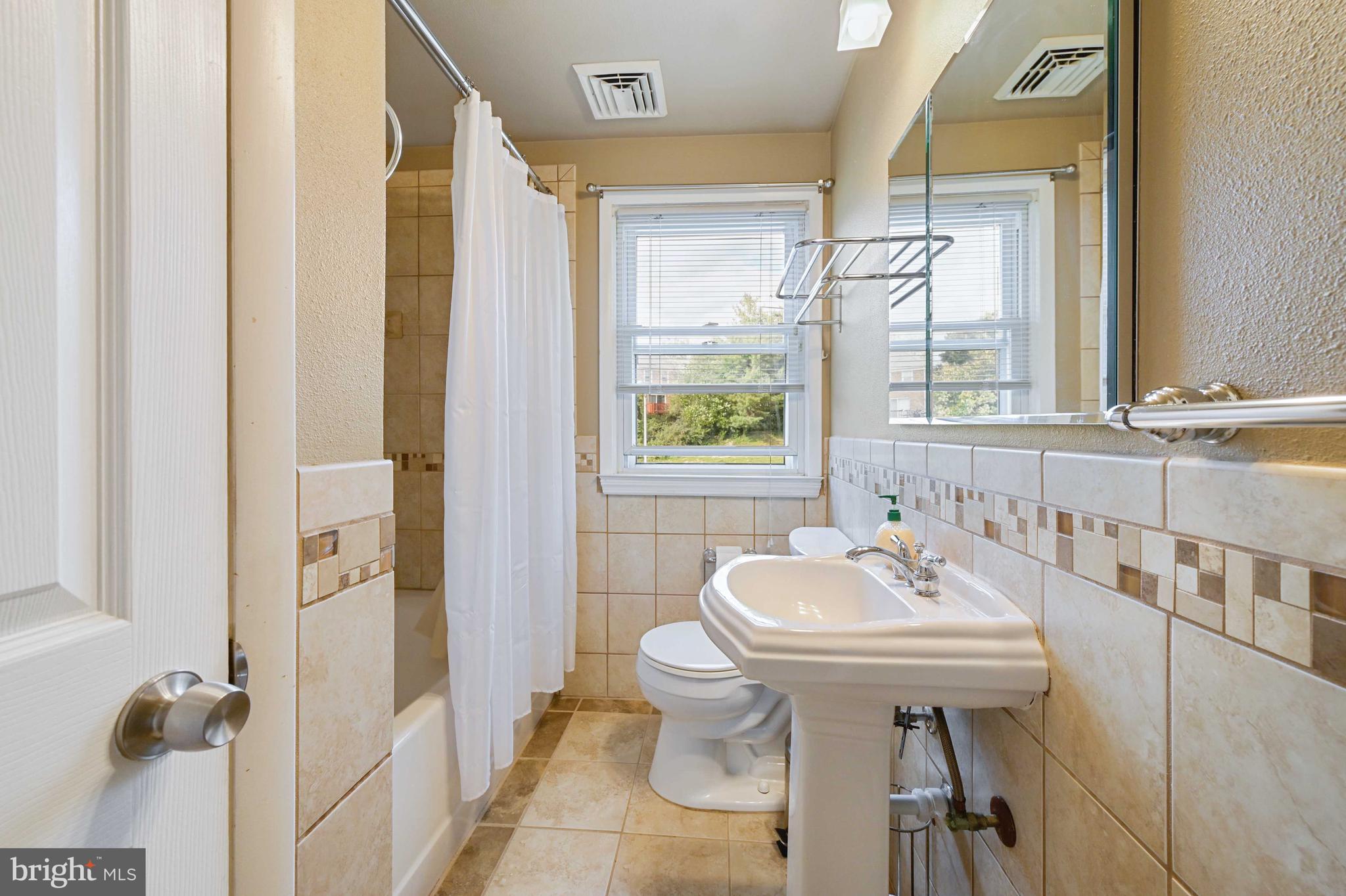 CHINQUAPIN PARK - Residential