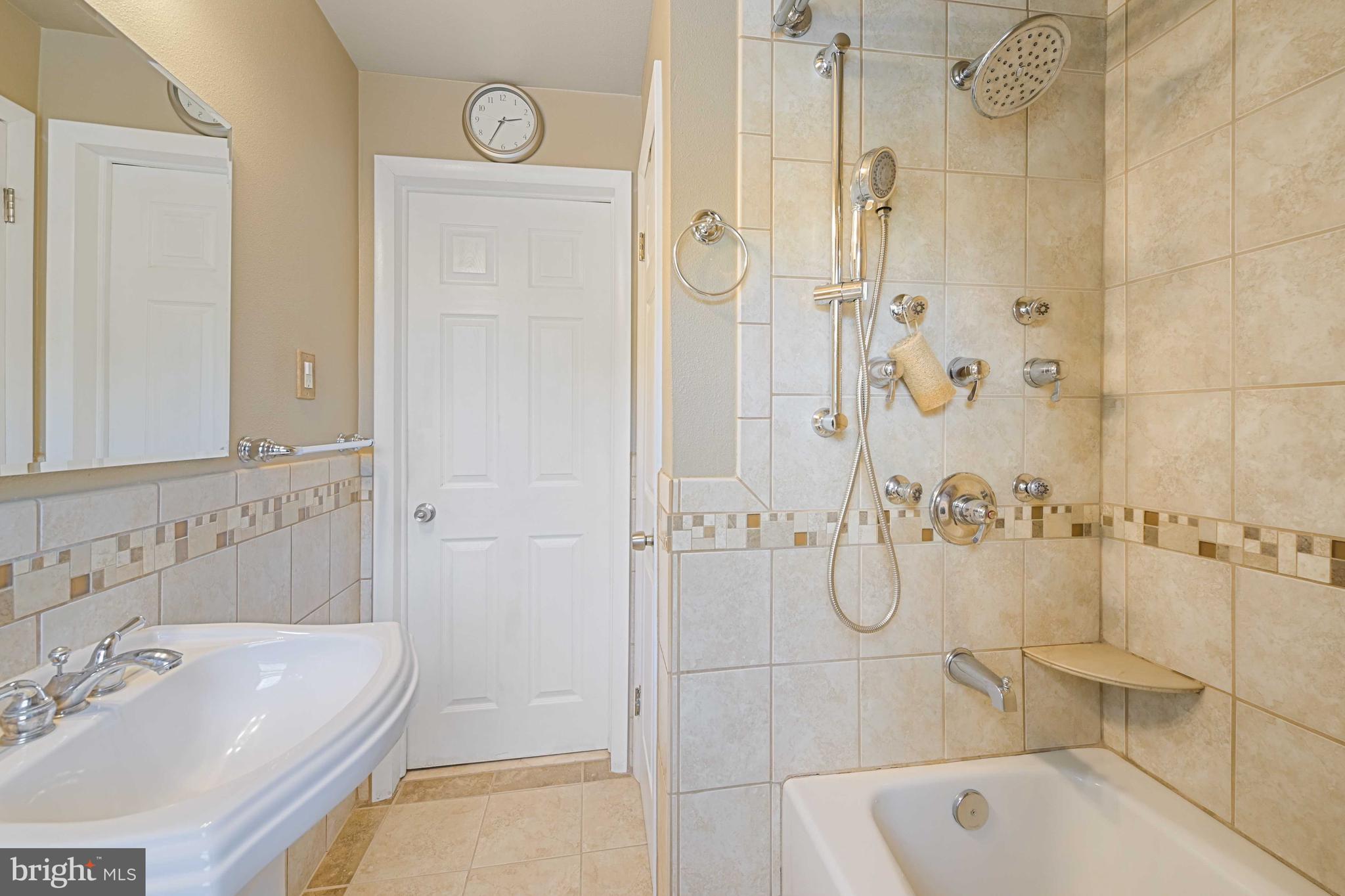 CHINQUAPIN PARK - Residential