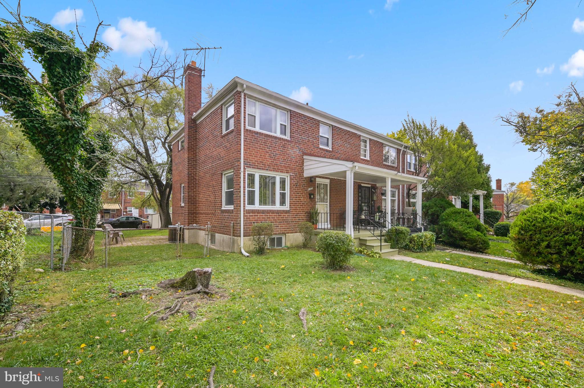 CHINQUAPIN PARK - Residential