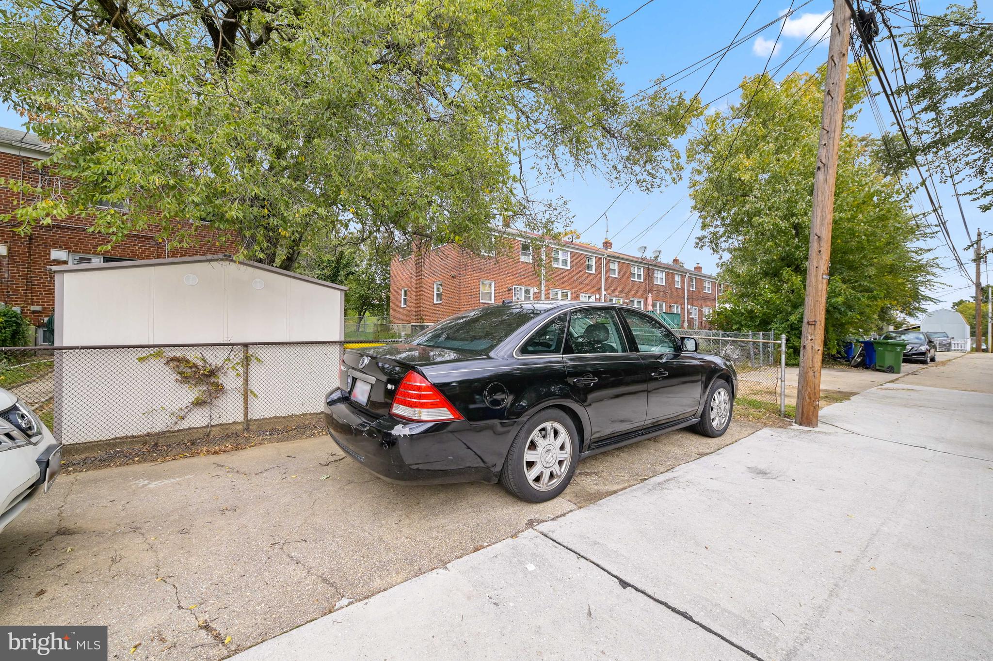 CHINQUAPIN PARK - Residential