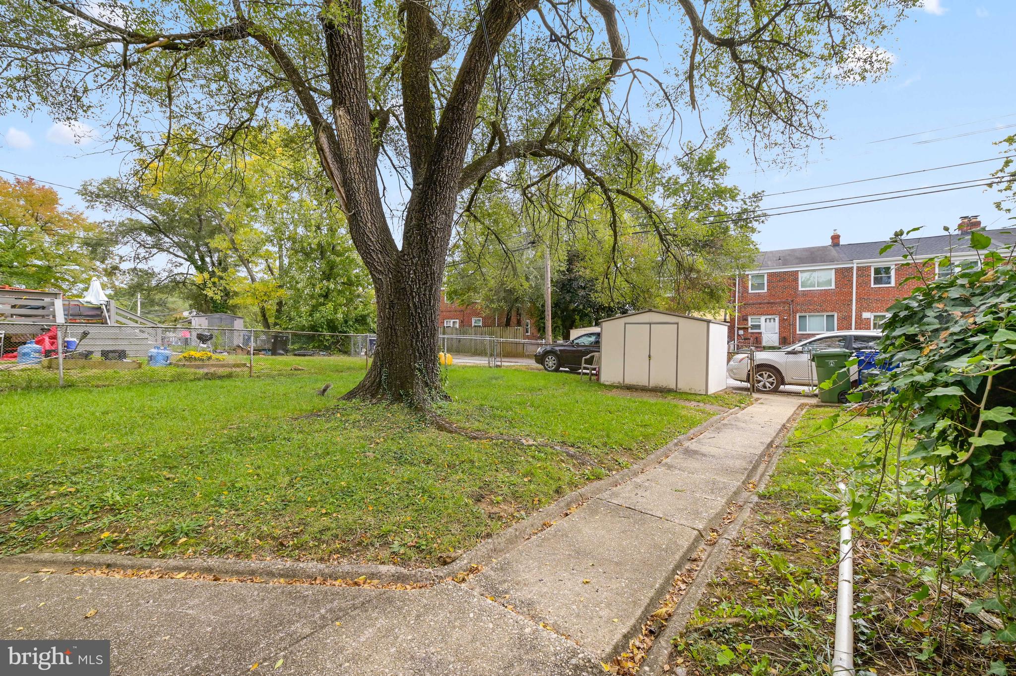 CHINQUAPIN PARK - Residential