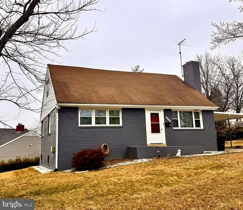 Photo of 8300 Larchwood Street, HYATTSVILLE, MD 20784 (MLS # MDPG2194132)