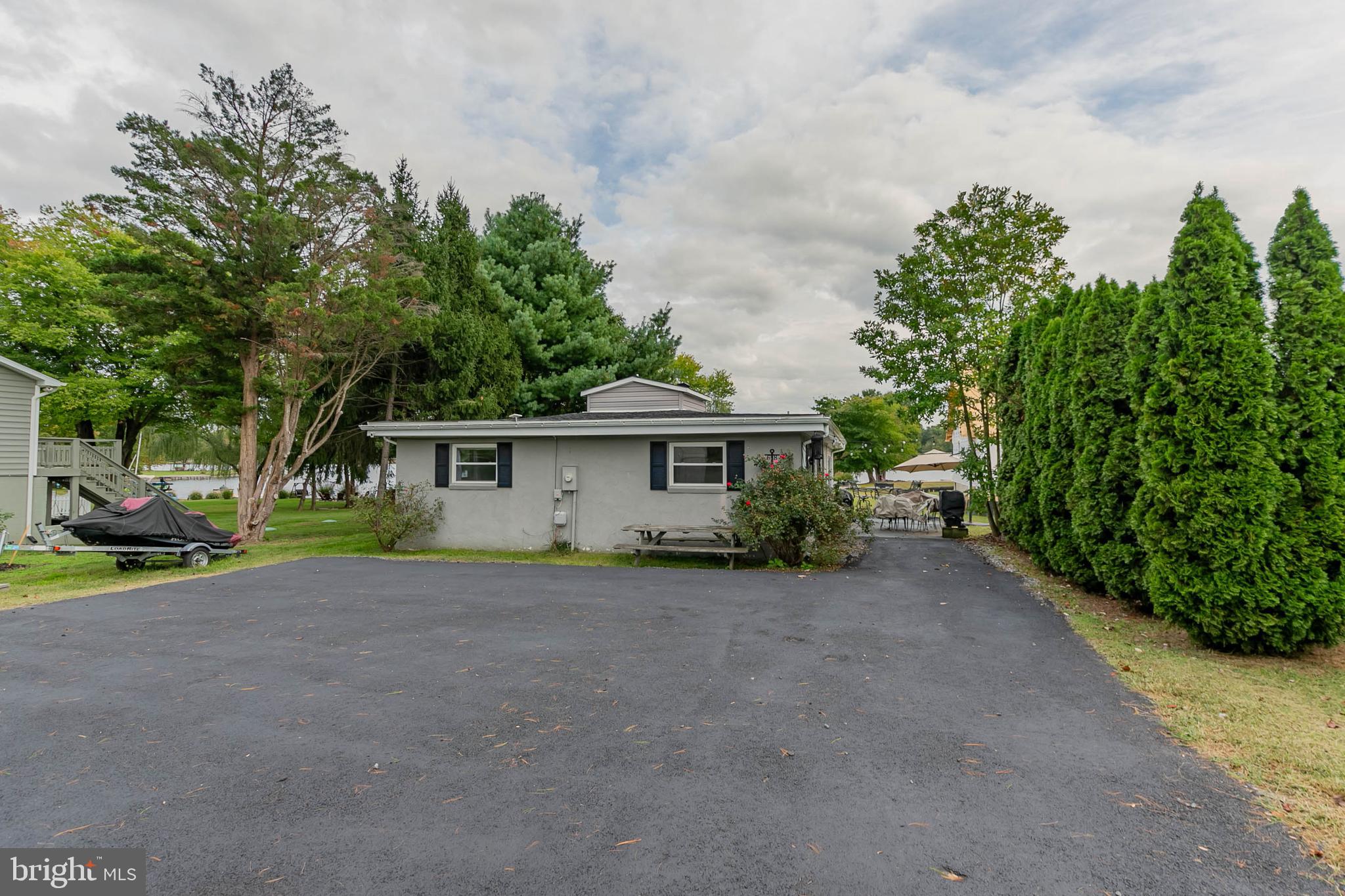 LAKE CAROLINE - Residential