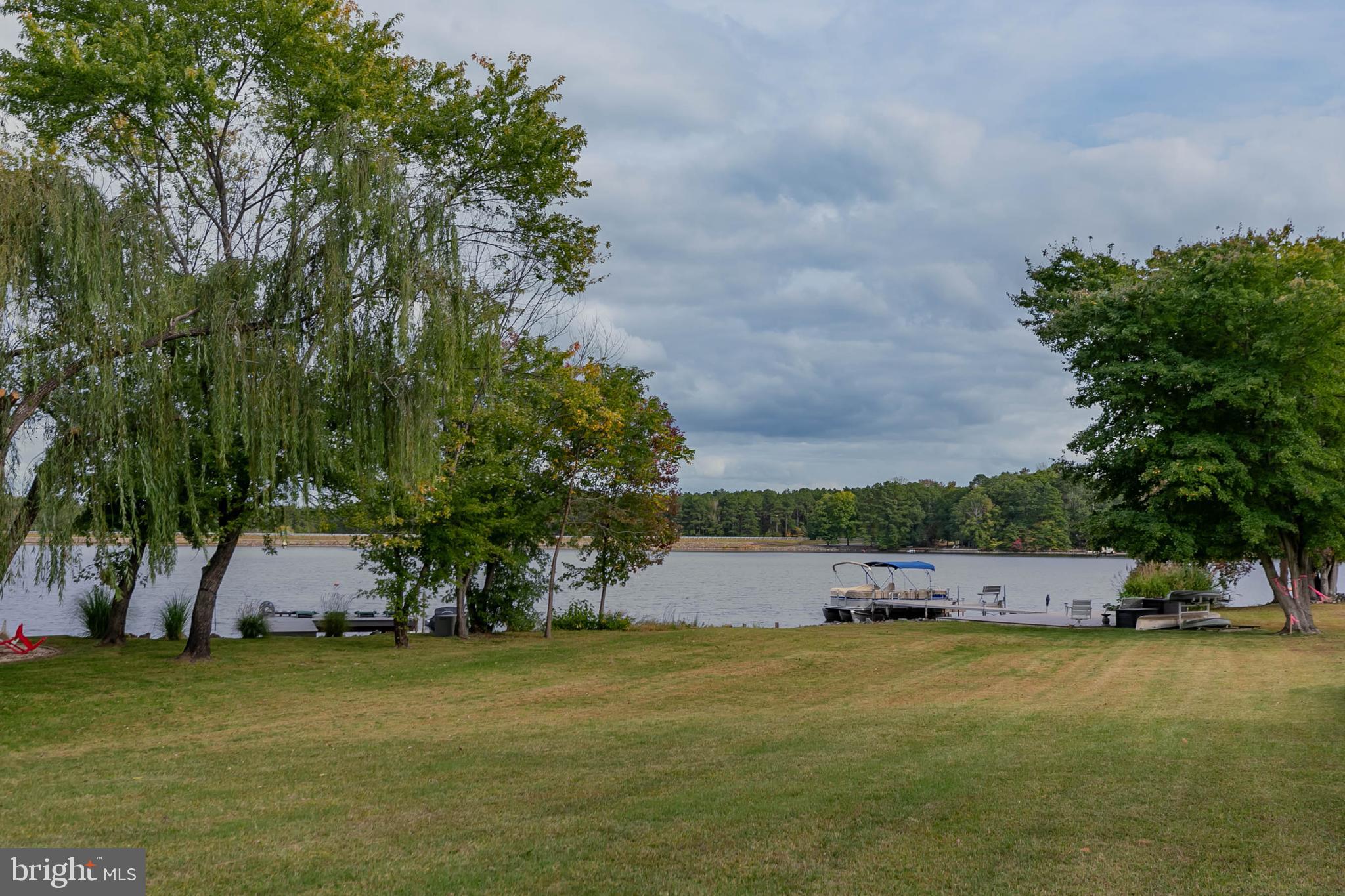 LAKE CAROLINE - Residential
