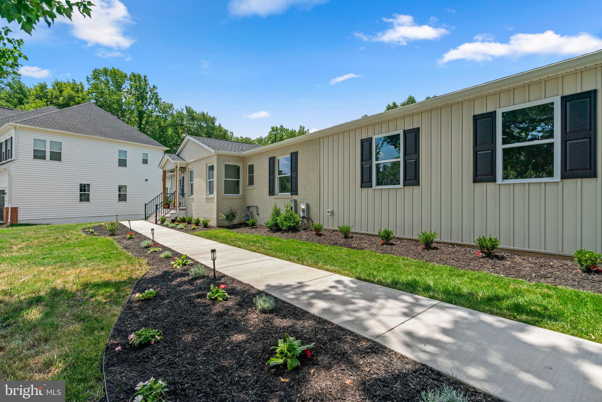 5404 RADEL COURT