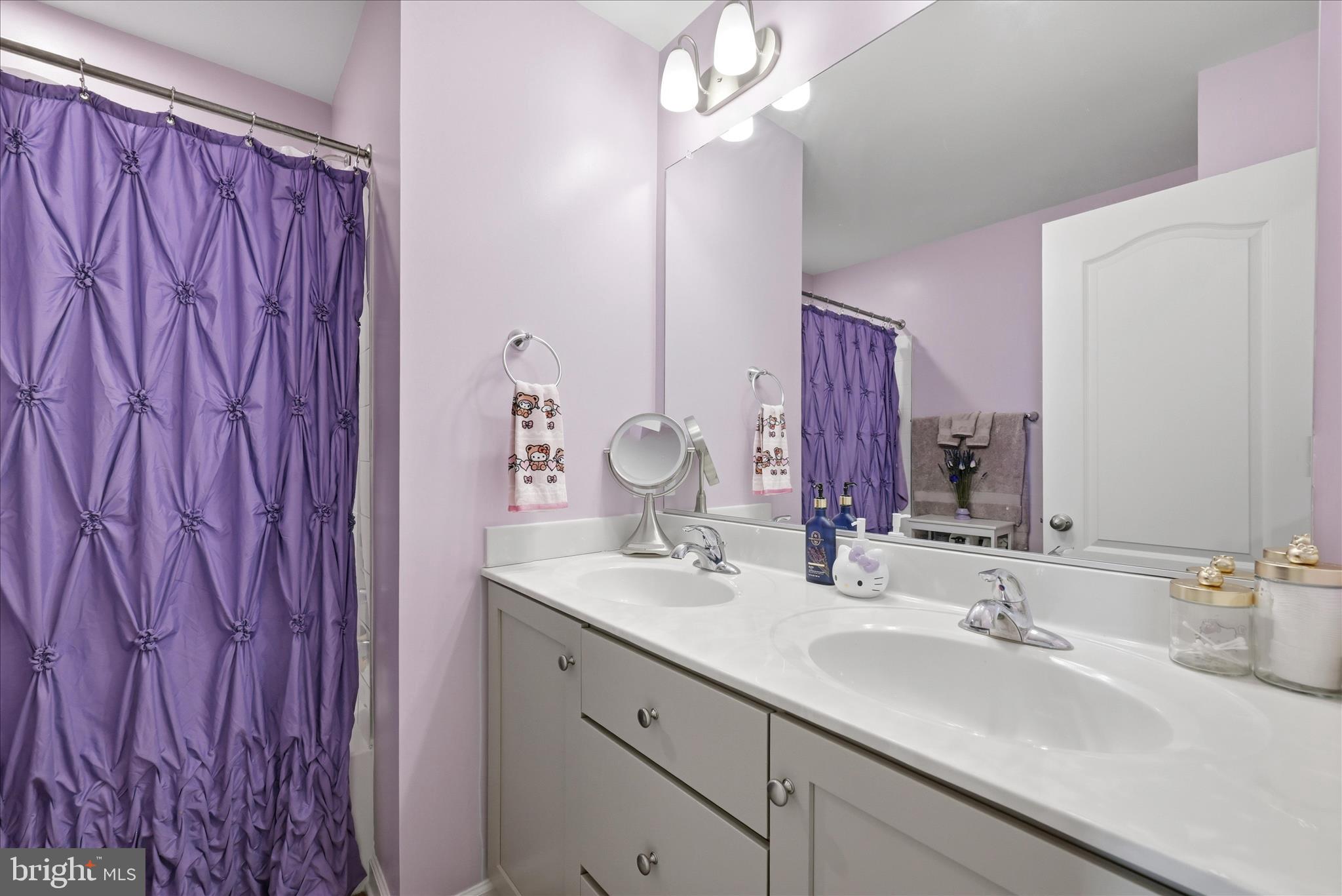 OVERLOOK AT RIVERSIDE TOWNHOMES - Residential
