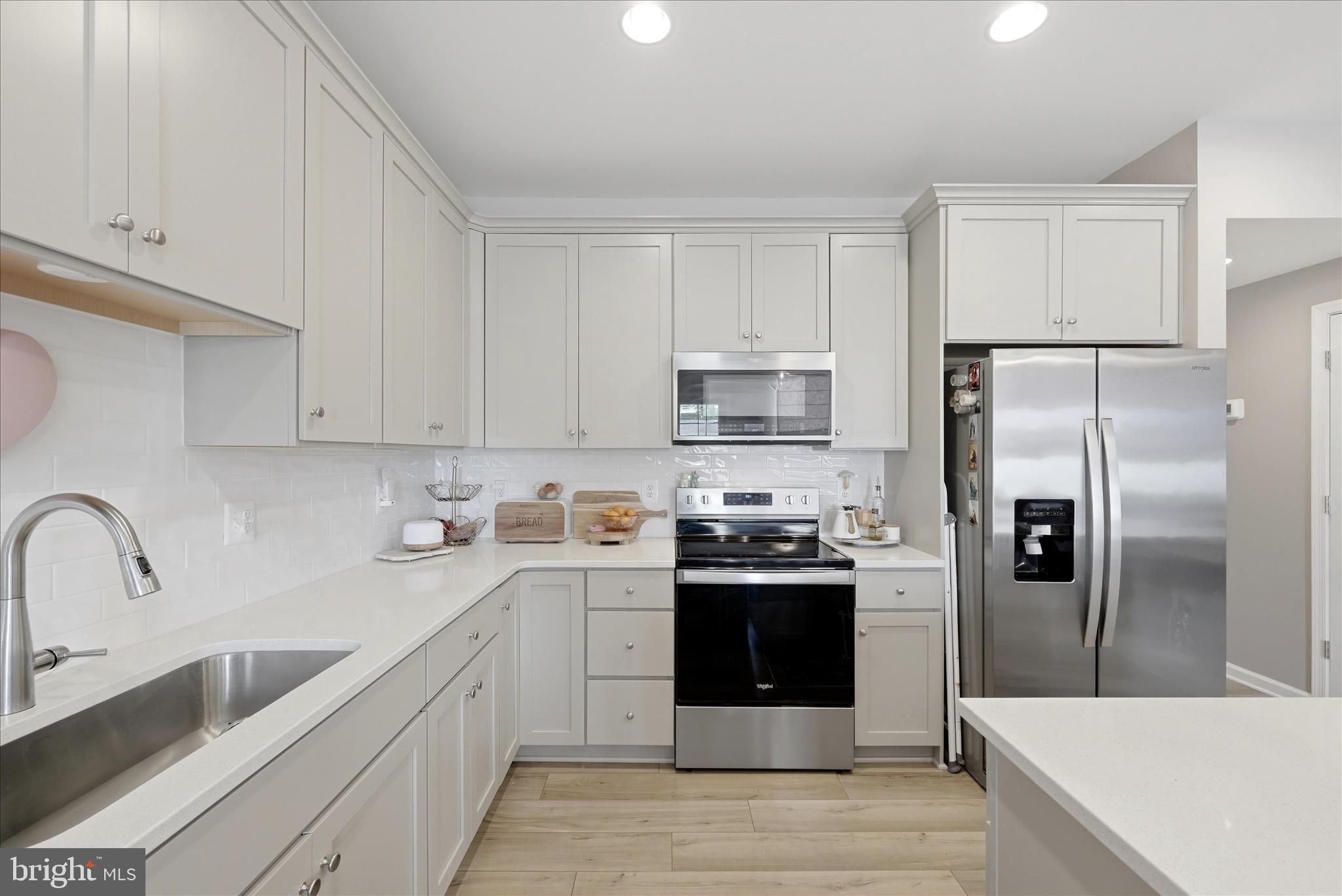 OVERLOOK AT RIVERSIDE TOWNHOMES - Residential
