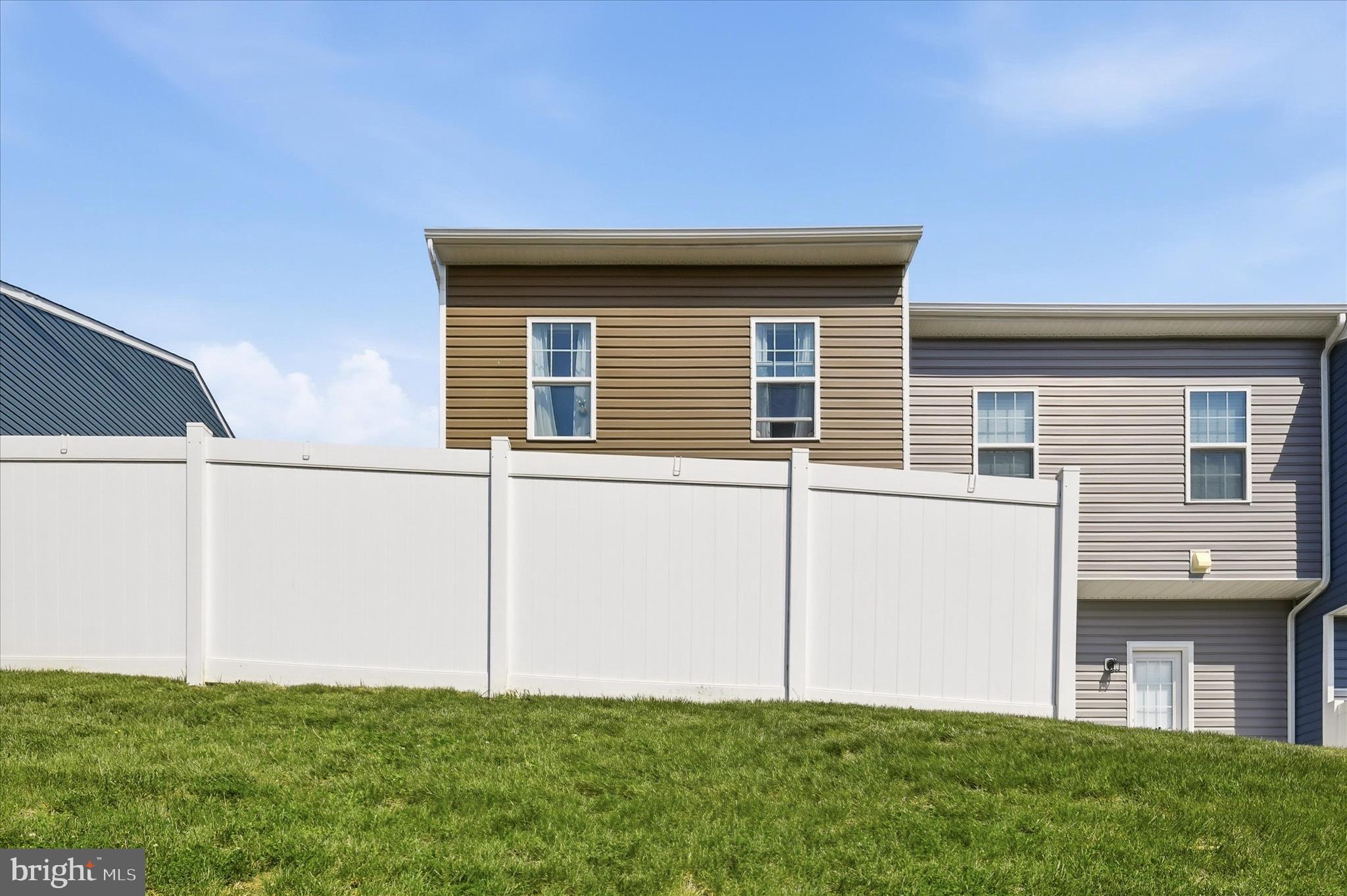 OVERLOOK AT RIVERSIDE TOWNHOMES - Residential