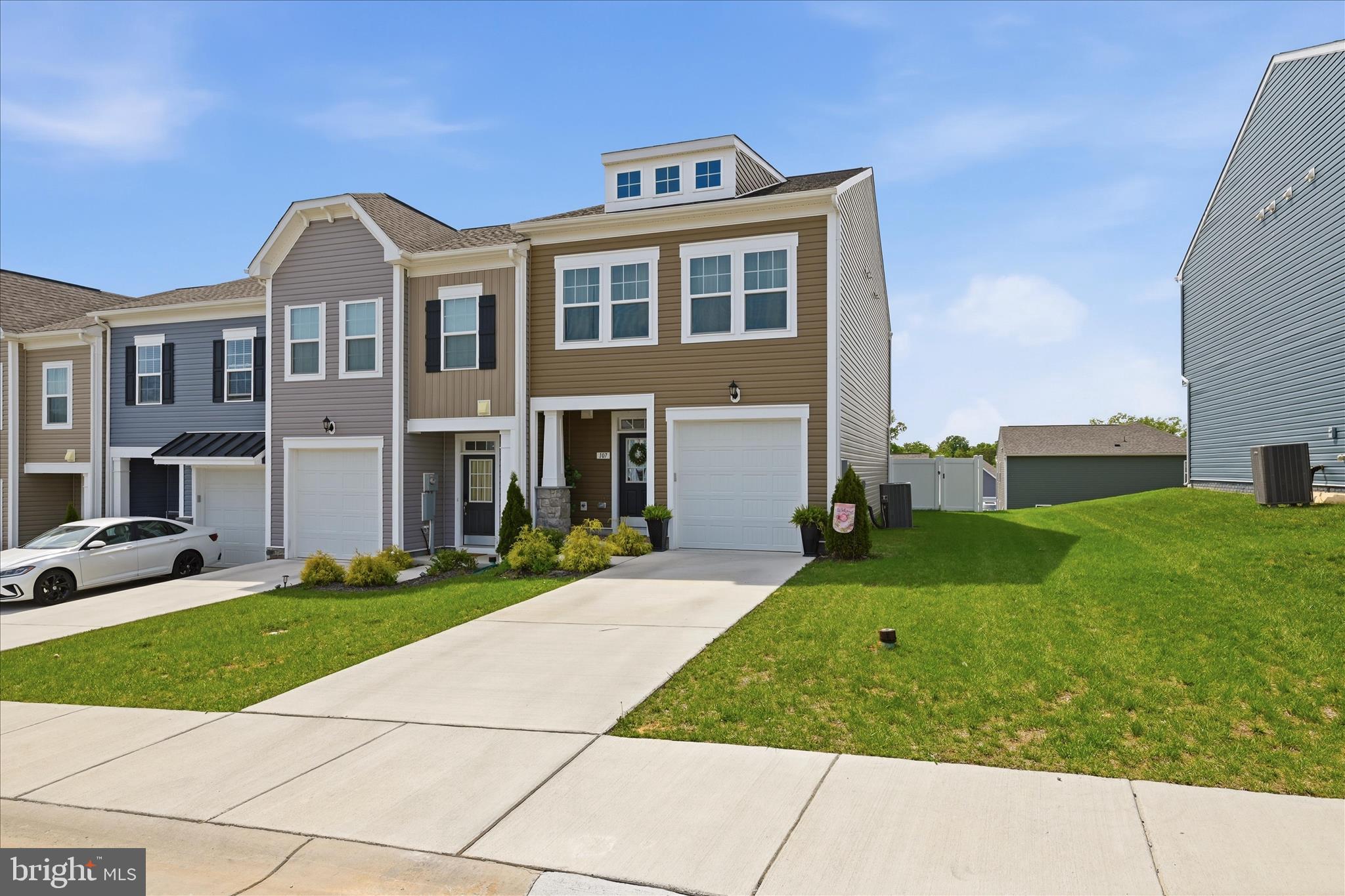 OVERLOOK AT RIVERSIDE TOWNHOMES - Residential