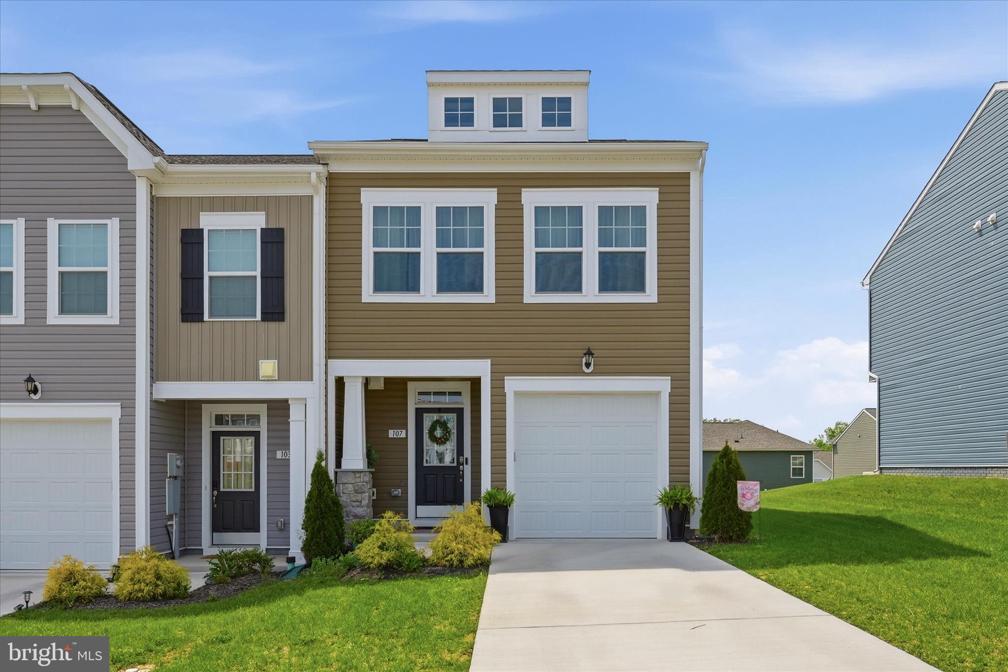 OVERLOOK AT RIVERSIDE TOWNHOMES - Residential