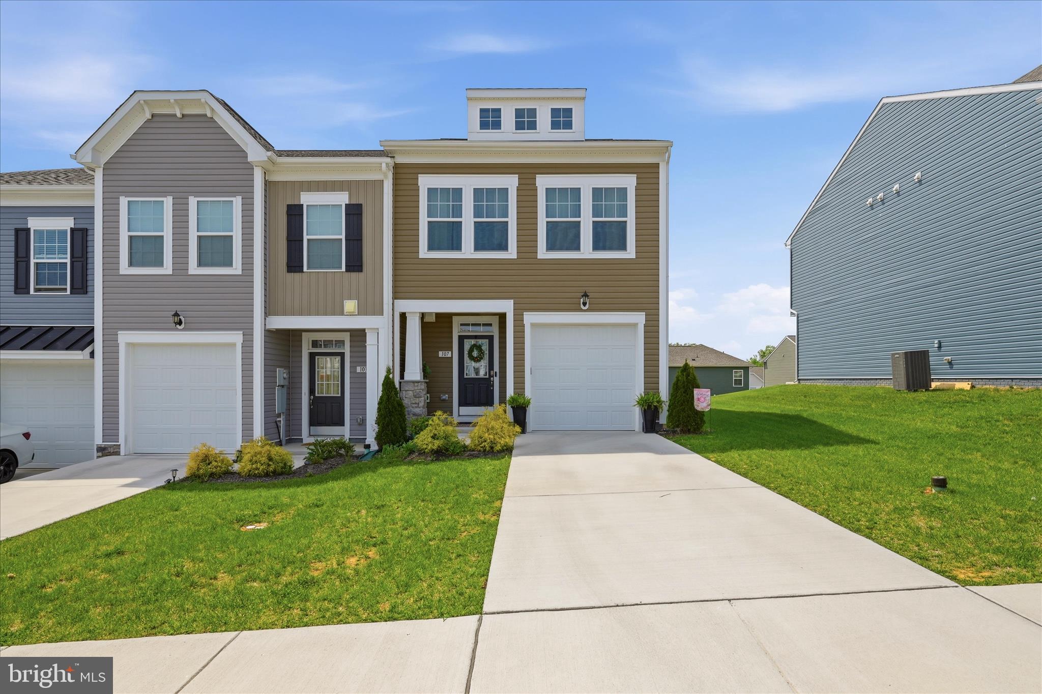 OVERLOOK AT RIVERSIDE TOWNHOMES - Residential