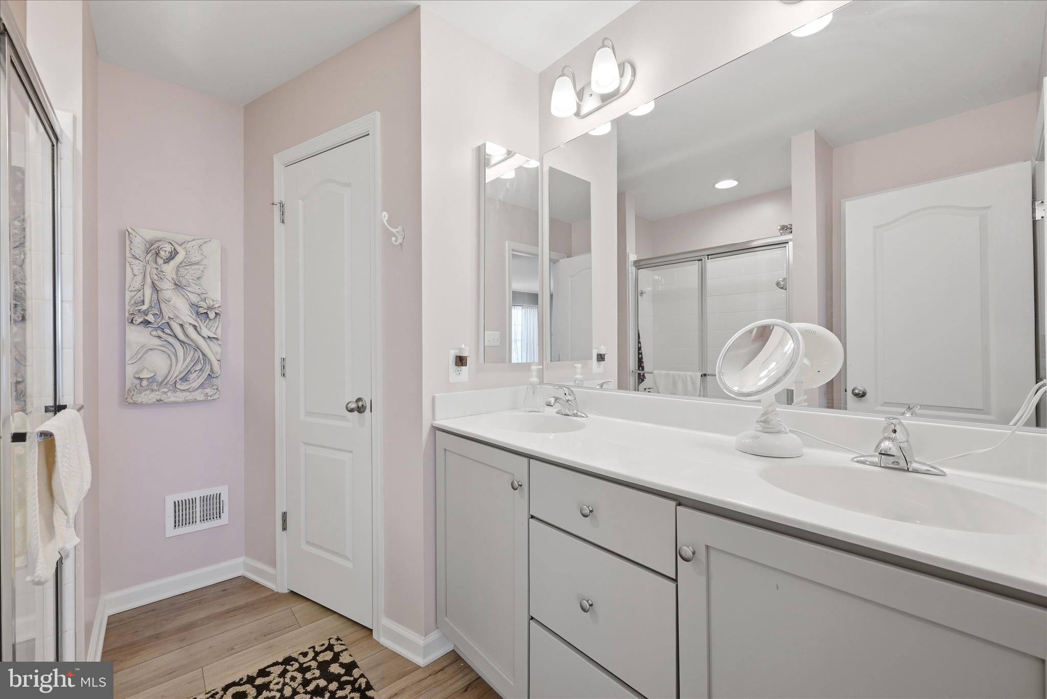 OVERLOOK AT RIVERSIDE TOWNHOMES - Residential