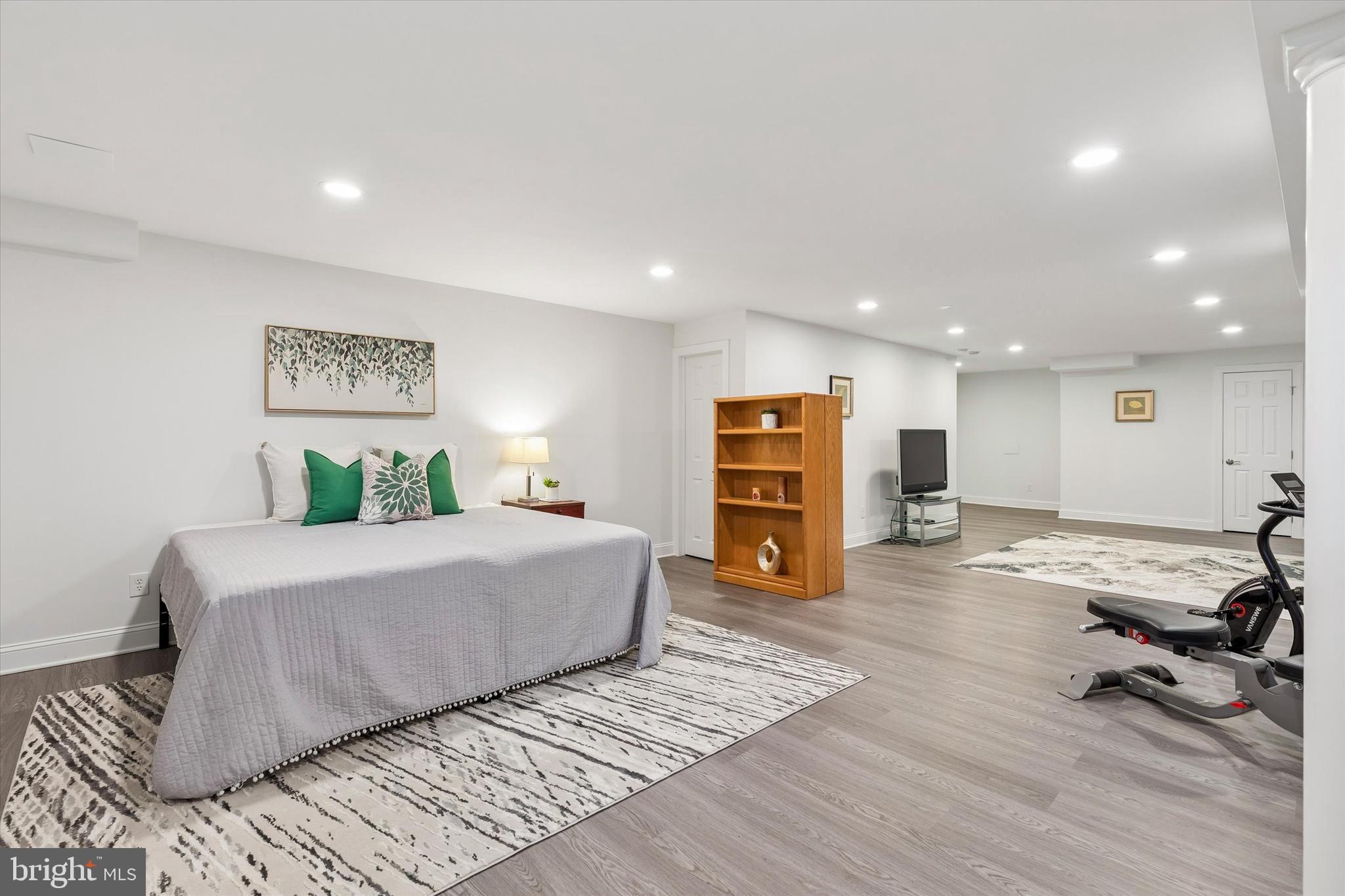 HAMPTON GREEN - Residential