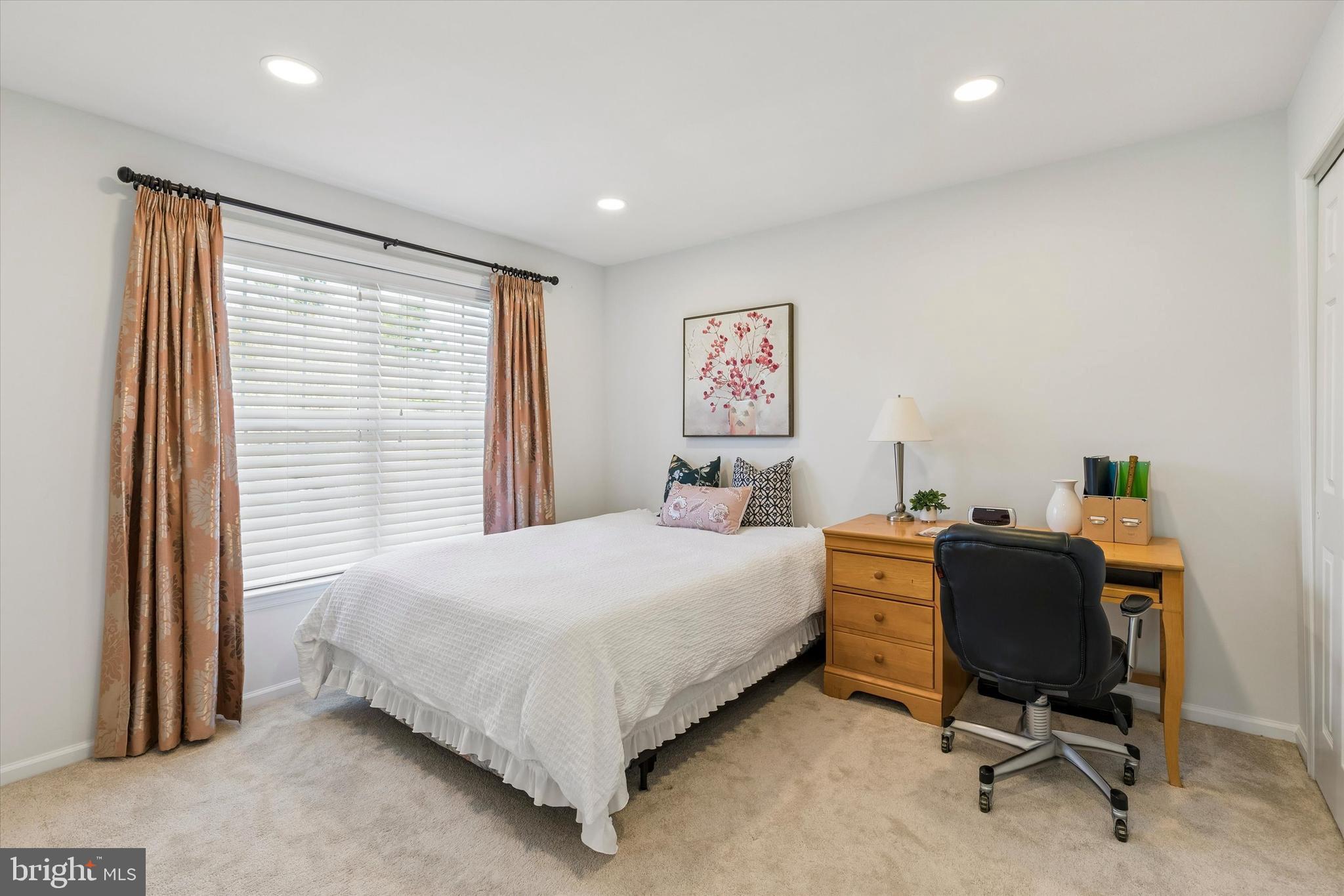 HAMPTON GREEN - Residential