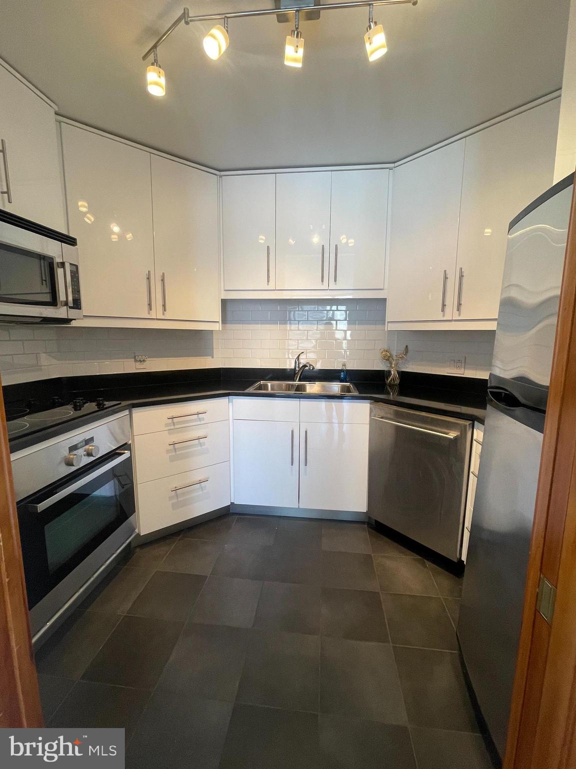 RITTENHOUSE SQUARE - Residential Lease