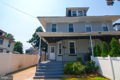 Townhouse For Sale - 219 Park Lane<br/> HAMILTON, NJ 08609