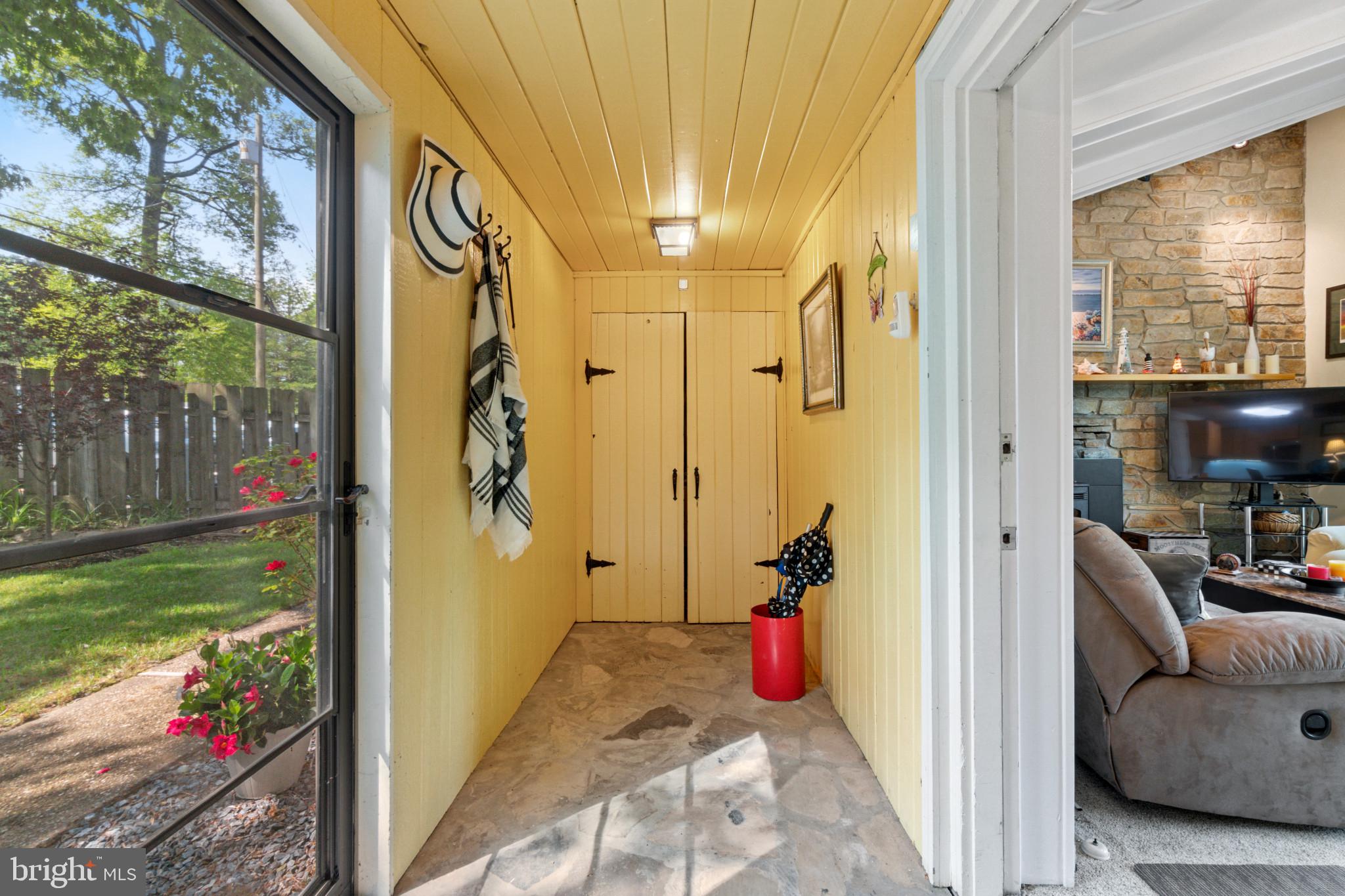 LAKE SHORE - Residential