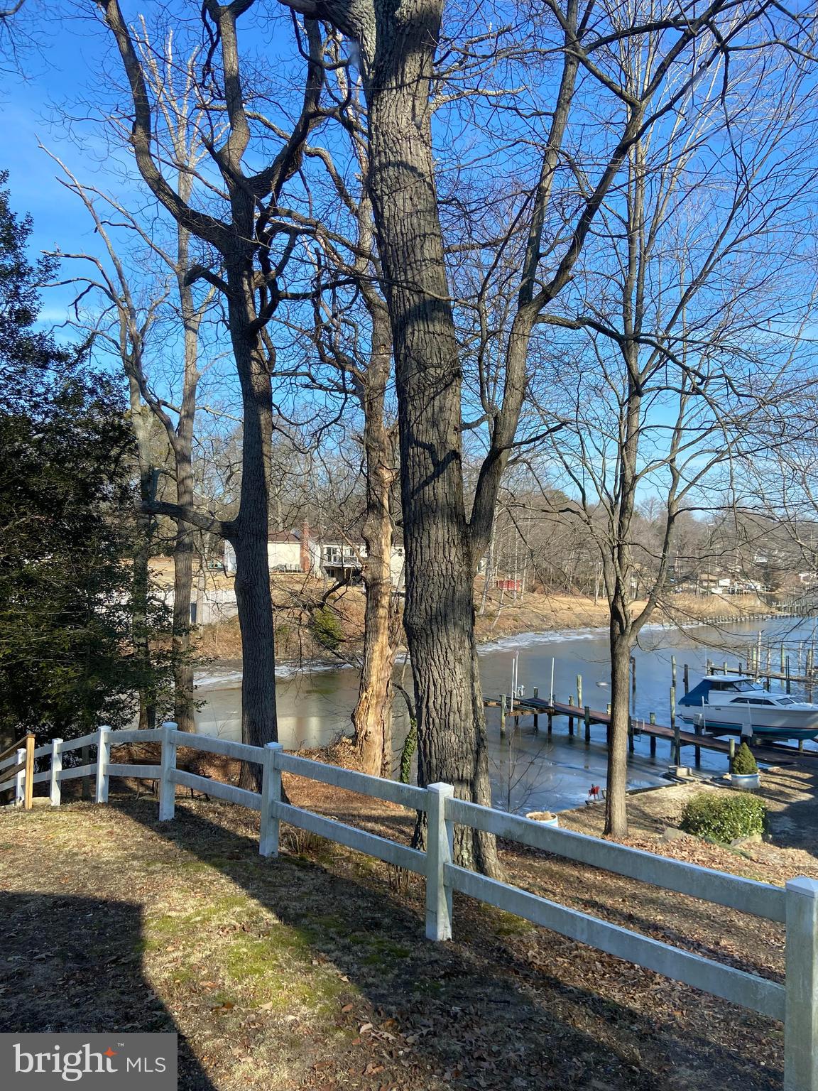 LAKE SHORE - Residential