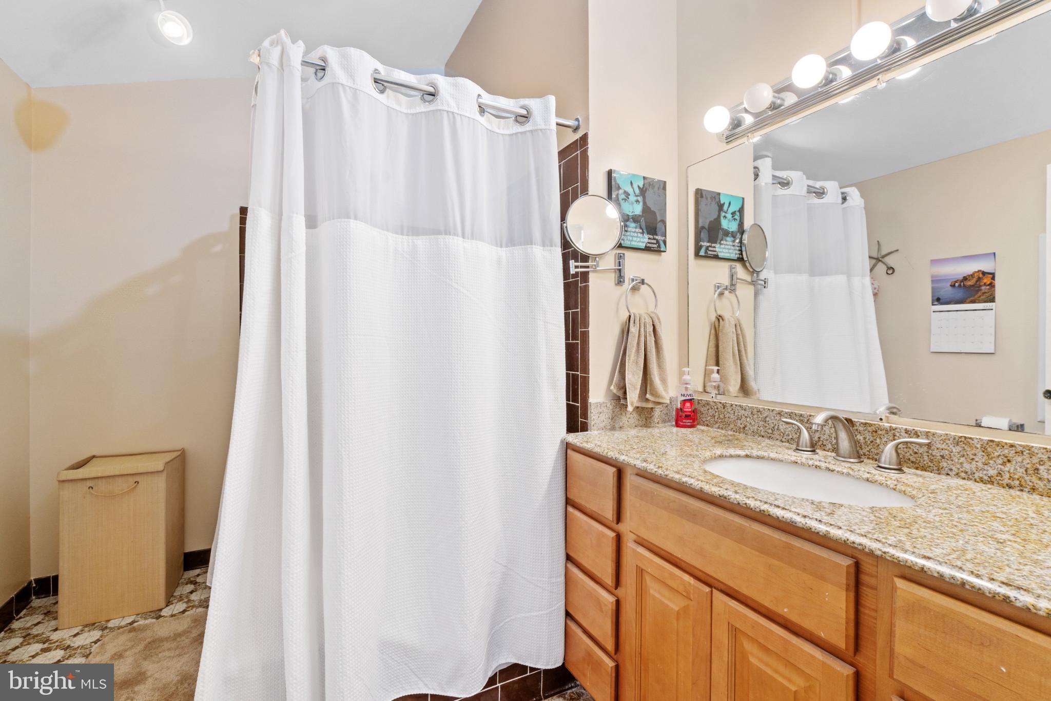 LAKE SHORE - Residential