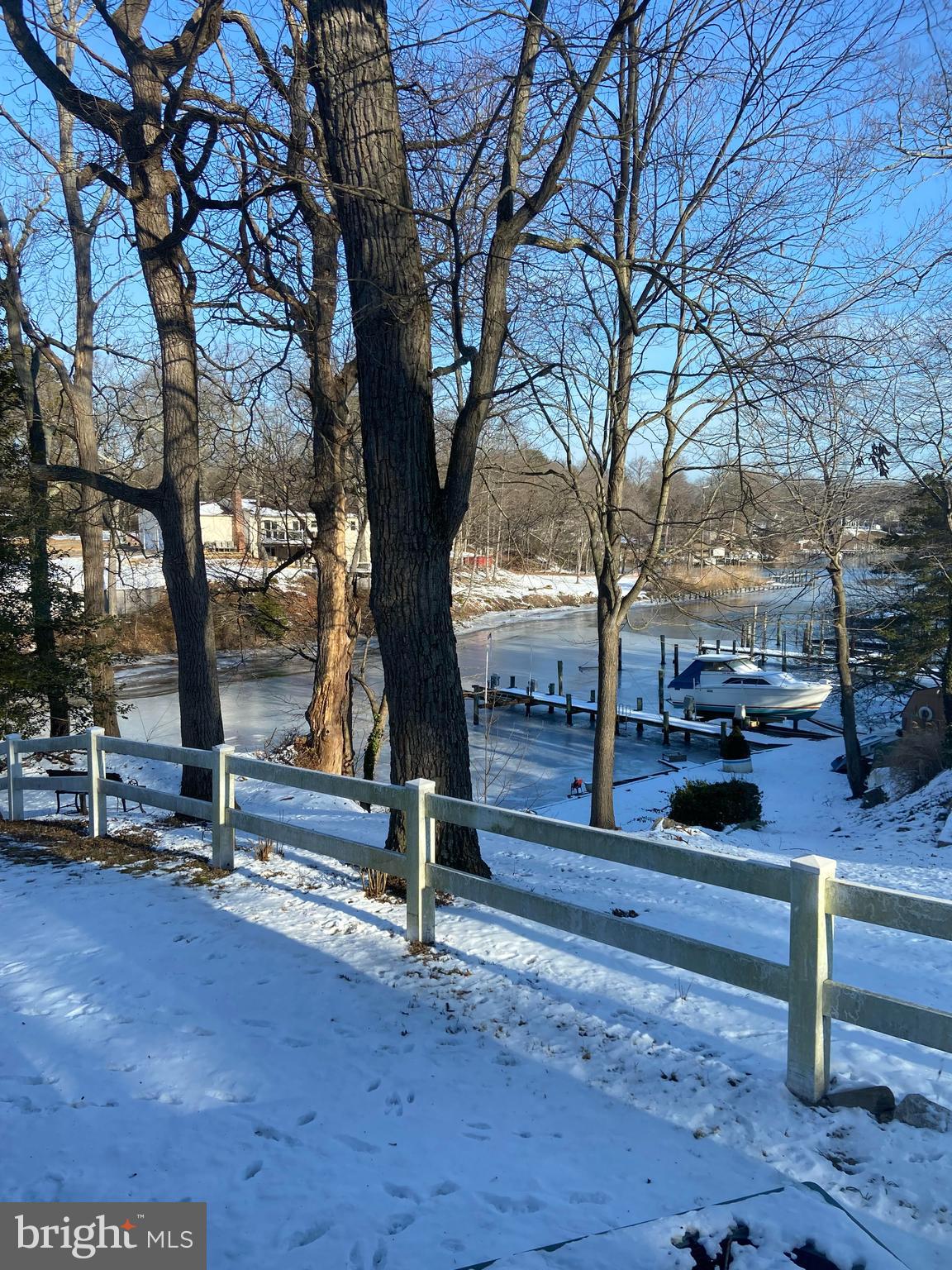 LAKE SHORE - Residential