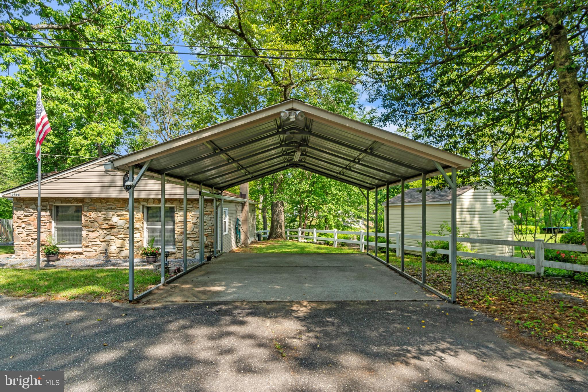 LAKE SHORE - Residential