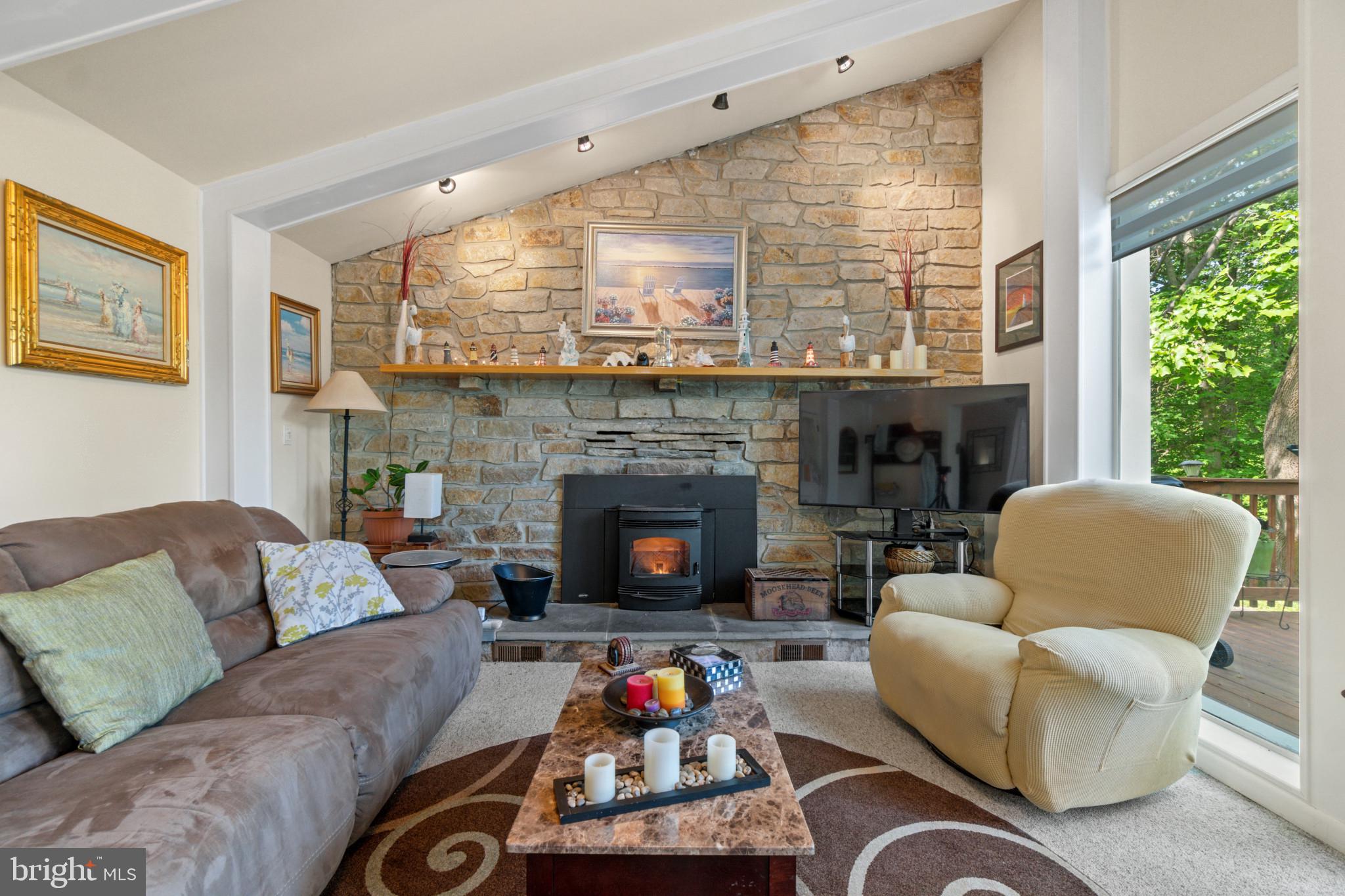 LAKE SHORE - Residential