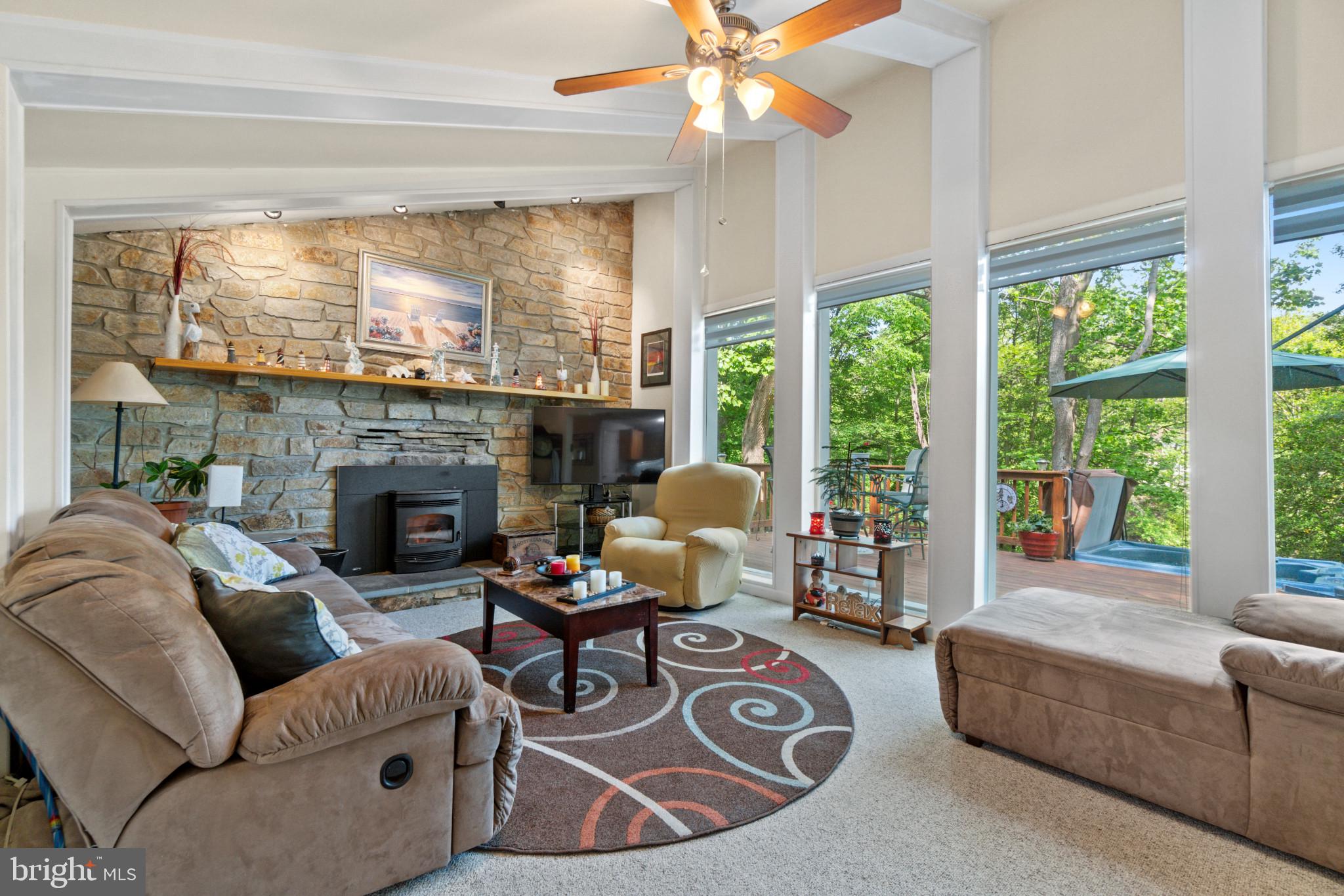 LAKE SHORE - Residential