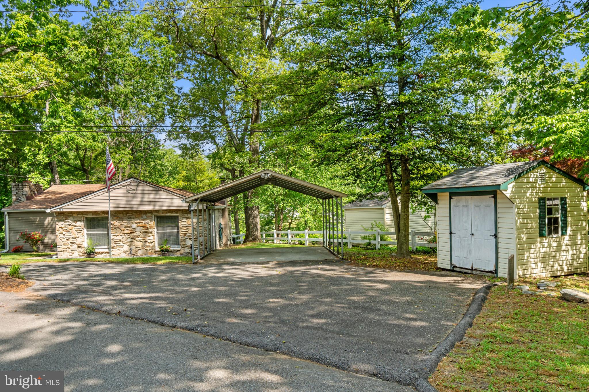 LAKE SHORE - Residential