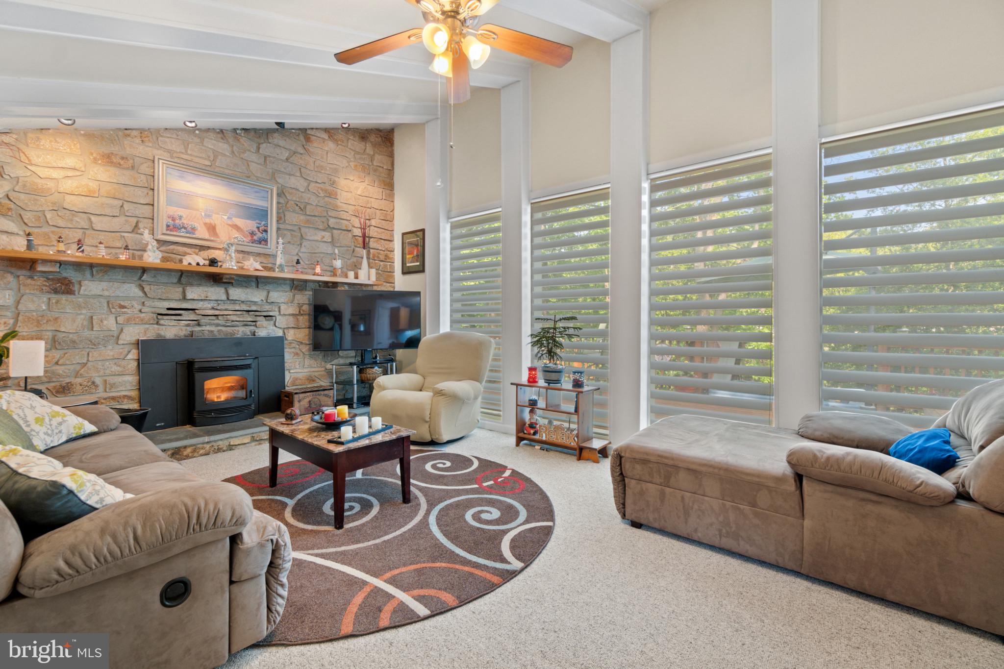 LAKE SHORE - Residential