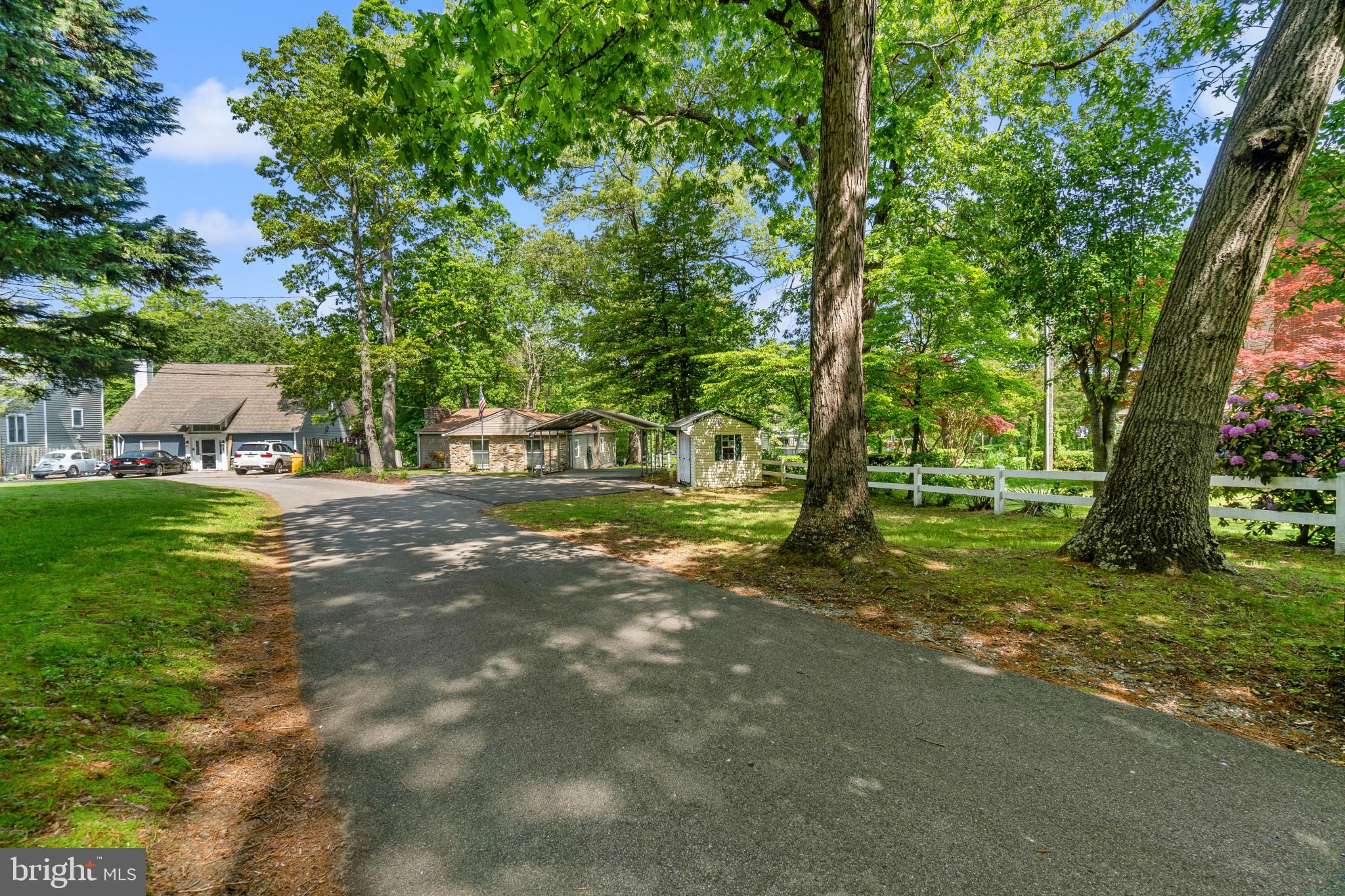 LAKE SHORE - Residential