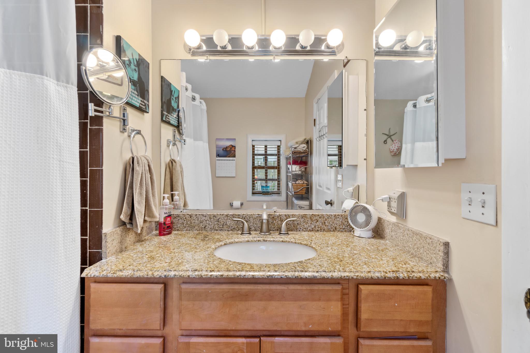 LAKE SHORE - Residential