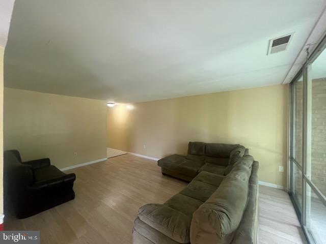 CHELSEA WOODS COURTS - Residential