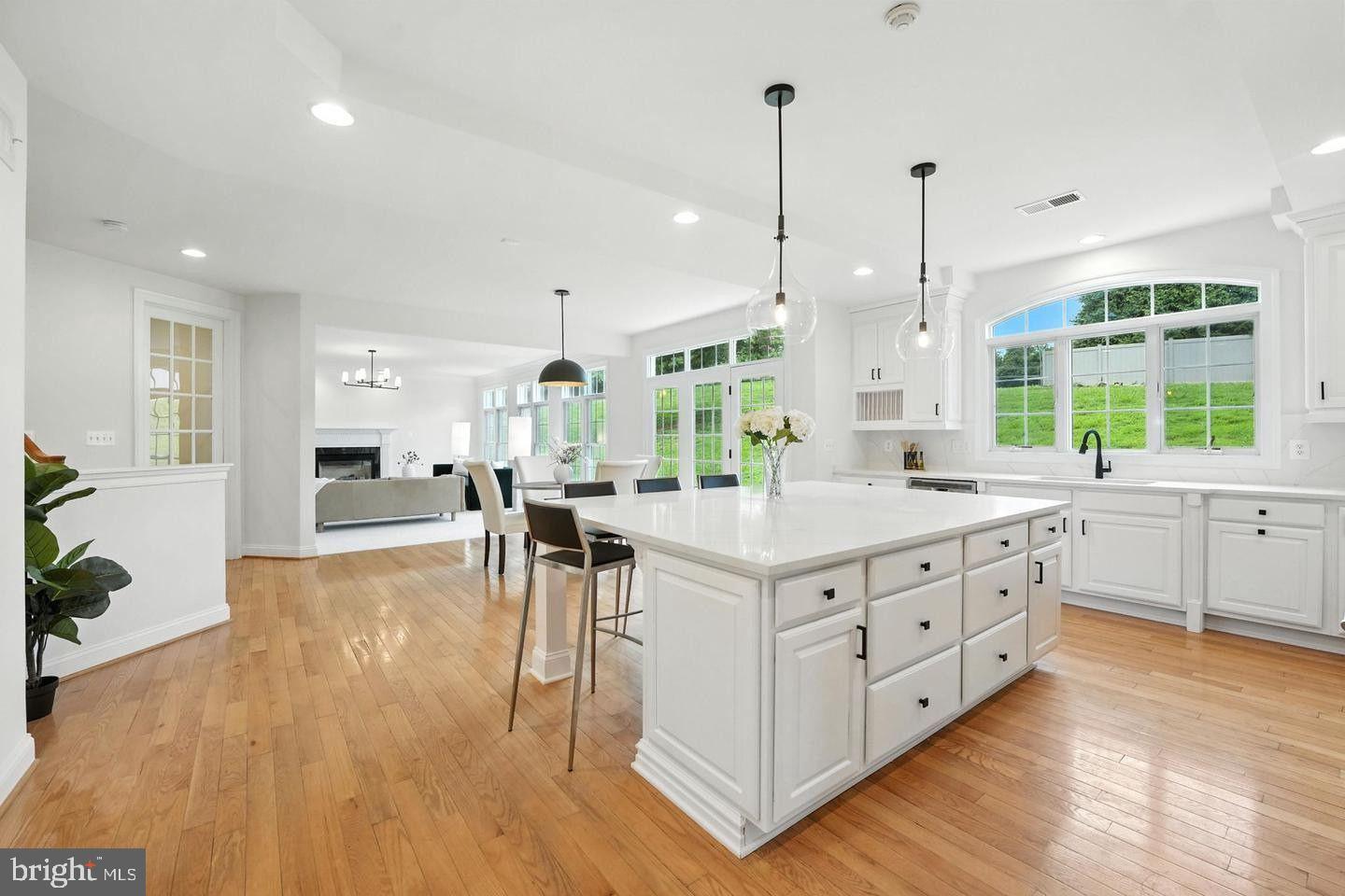 SALONA VILLAGE - Residential