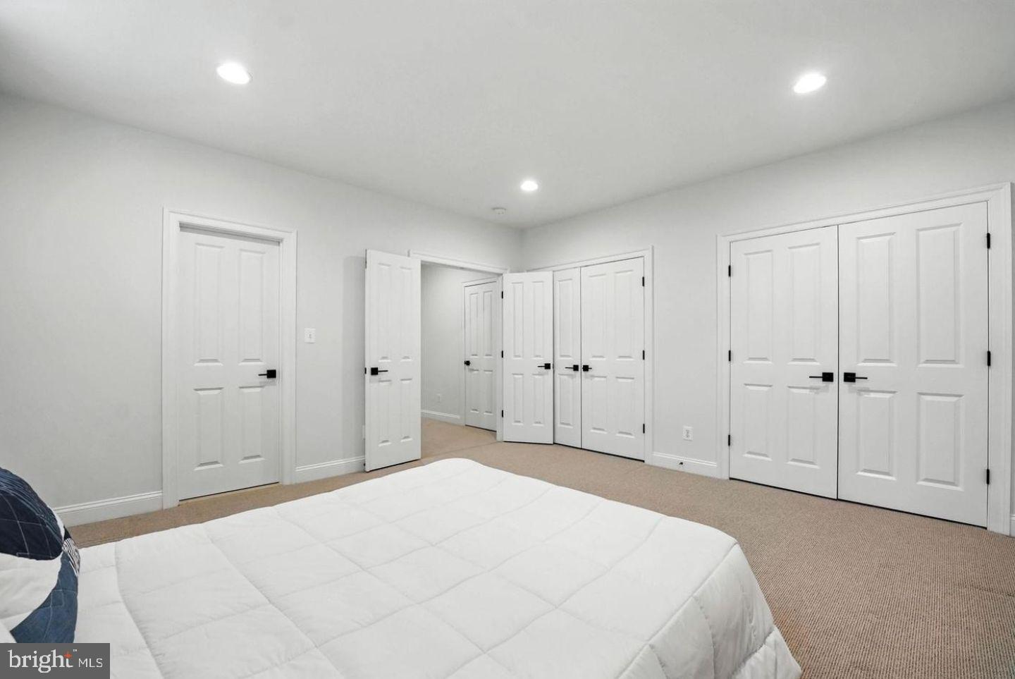 SALONA VILLAGE - Residential