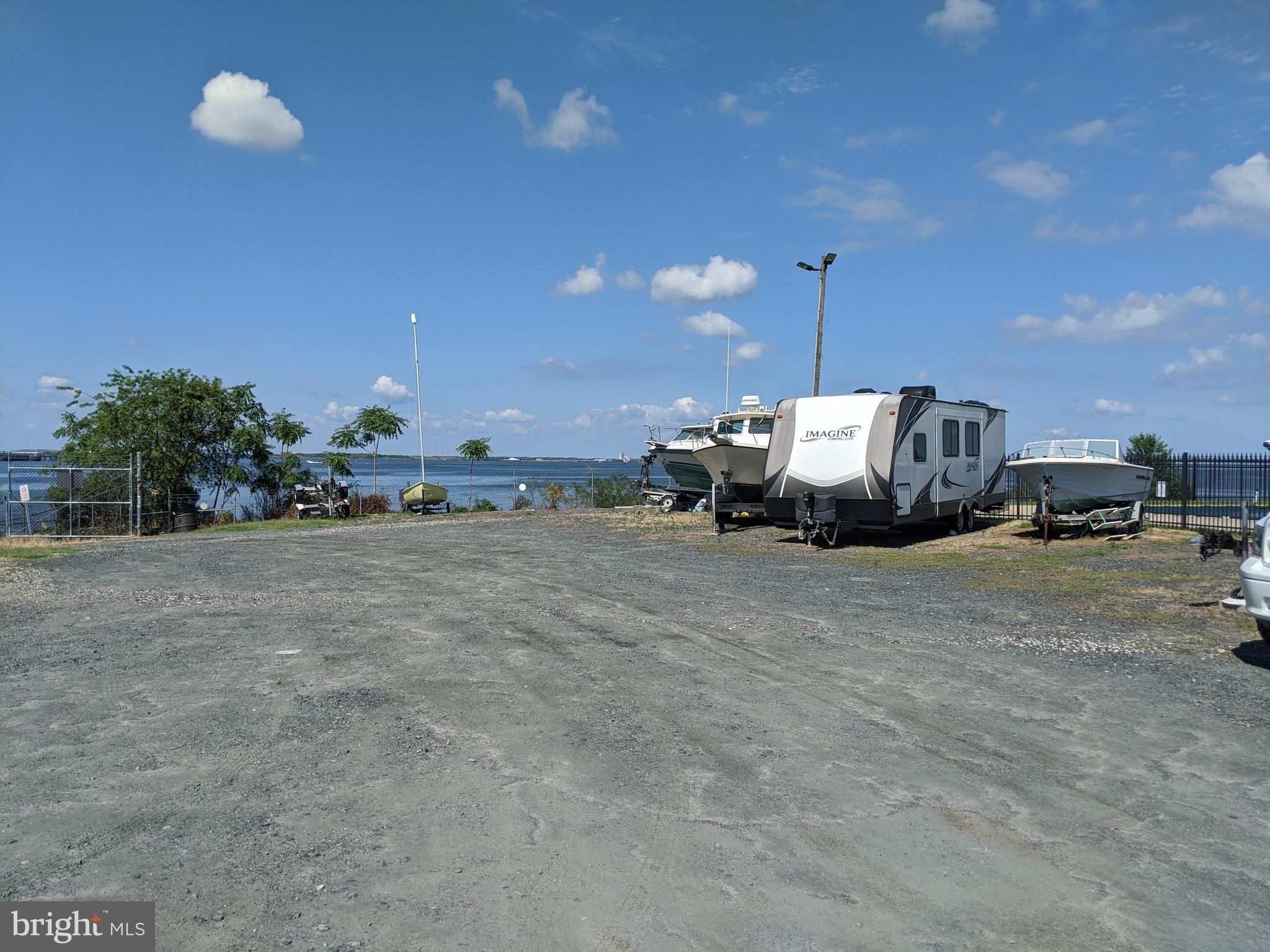 STONEY BEACH - Residential