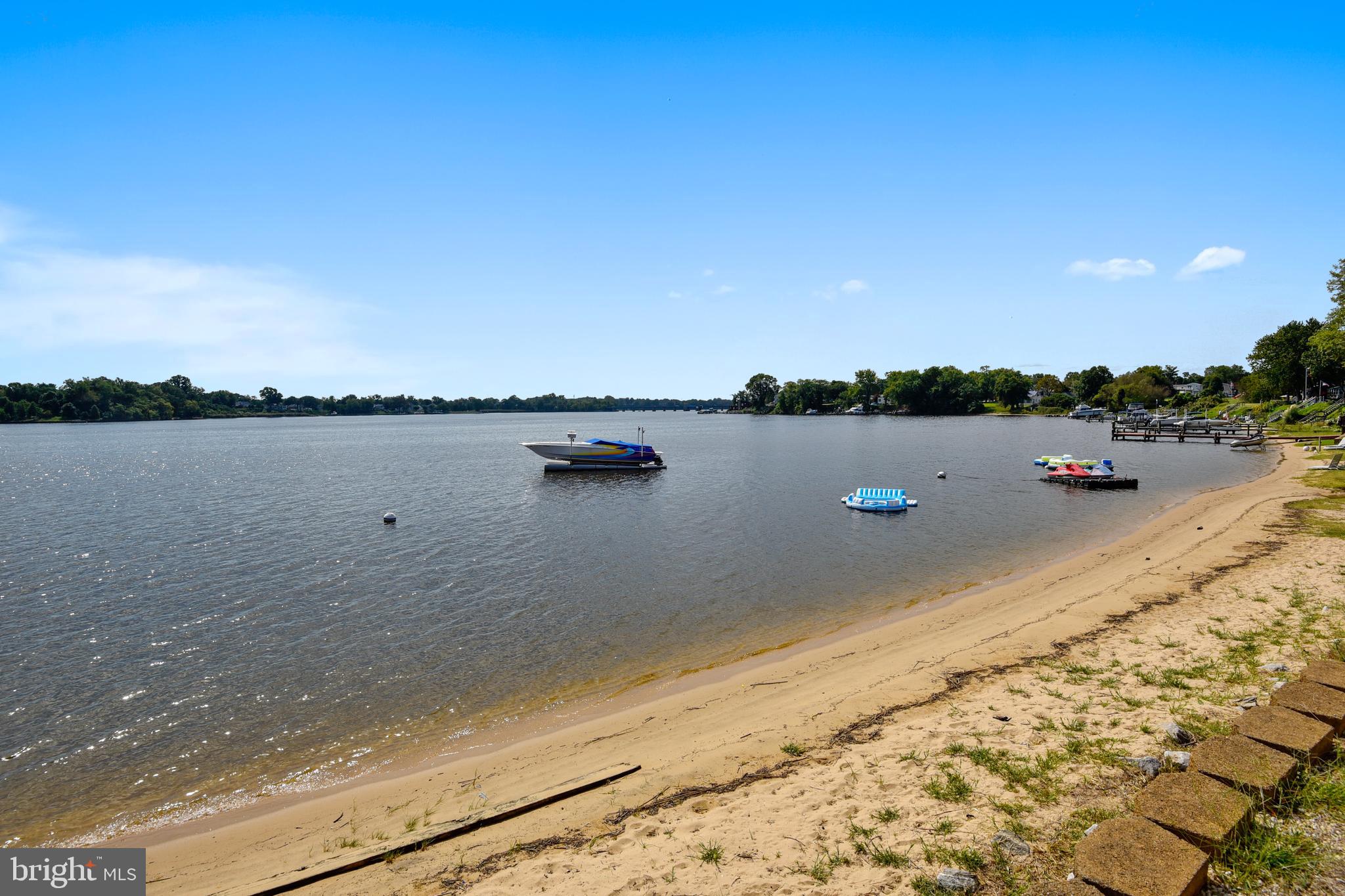 STONEY BEACH - Residential