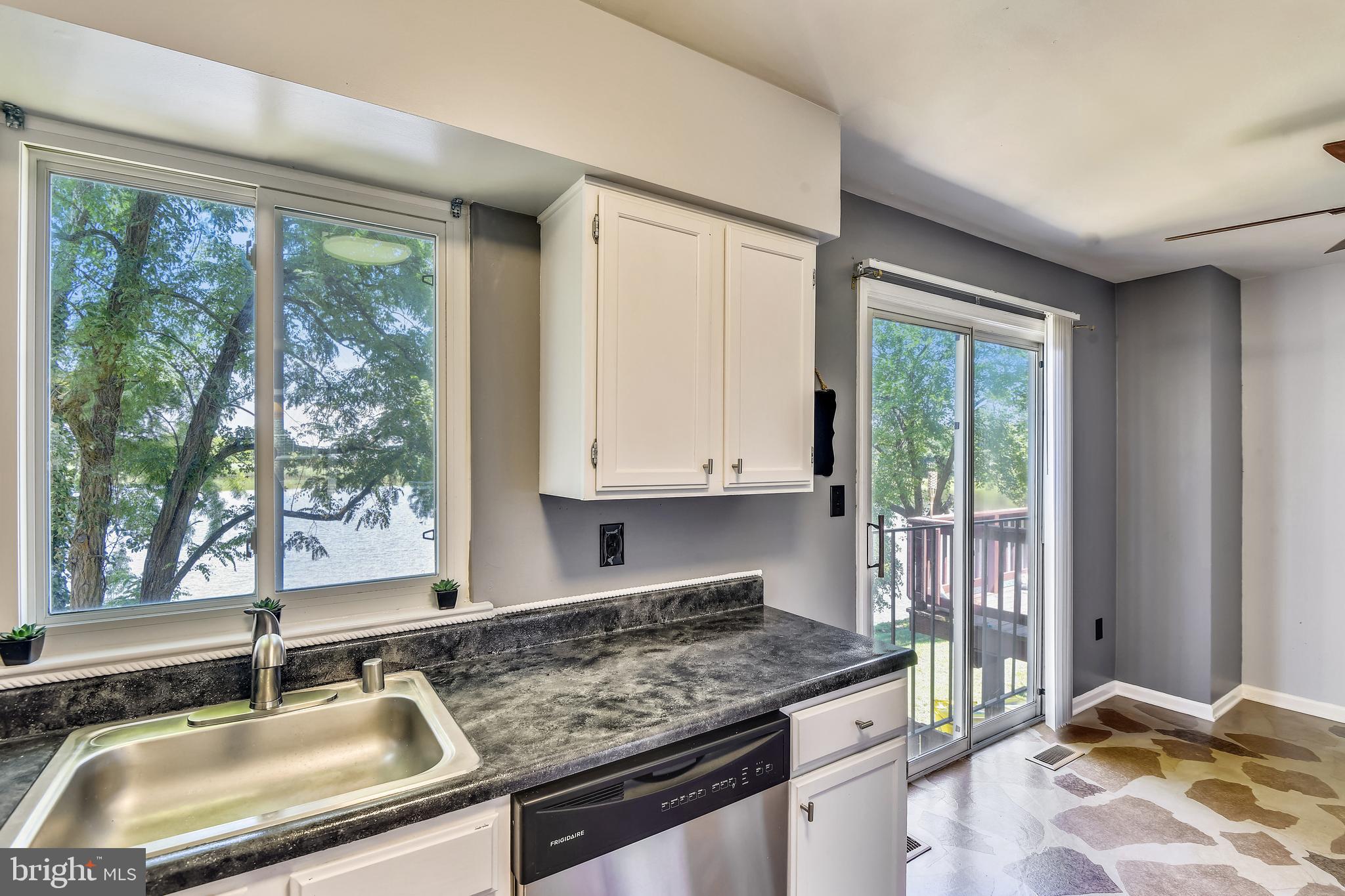 STONEY BEACH - Residential