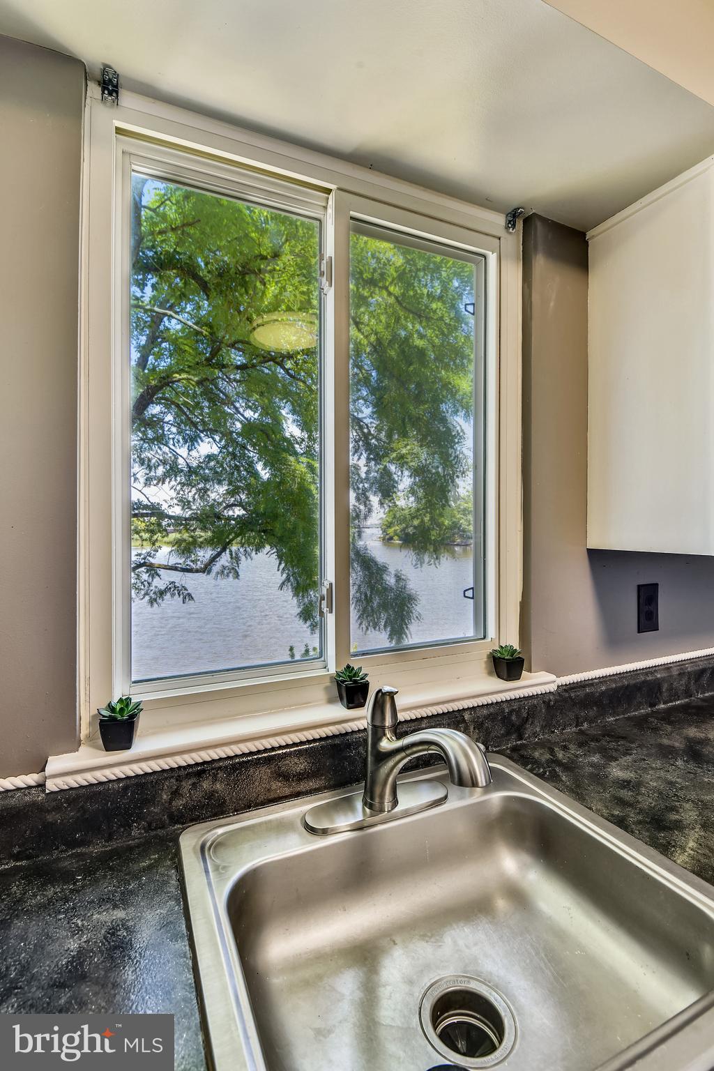 STONEY BEACH - Residential