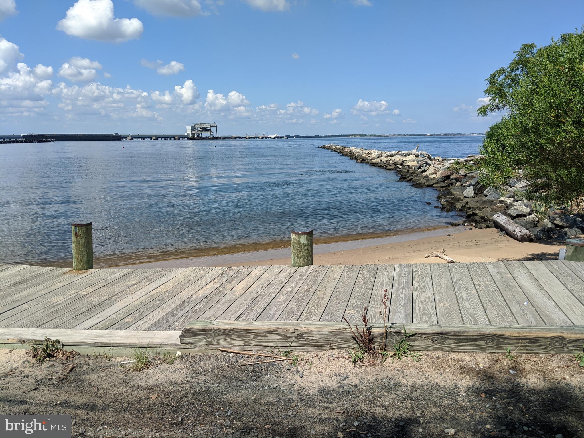 STONEY BEACH - Residential