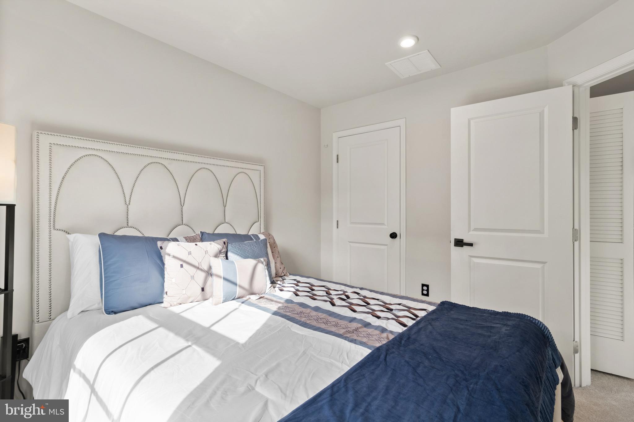 FREDERICKSBURG - Residential