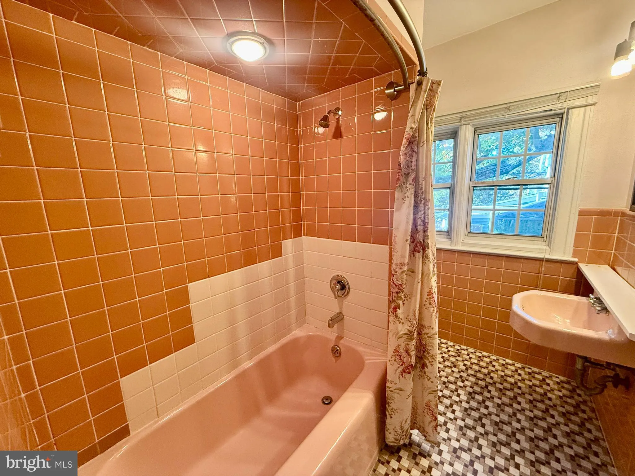 Woodbury, New Jersey 08096, United States, 5 Bedrooms Bedrooms, ,4 BathroomsBathrooms,Residential,Active,40605