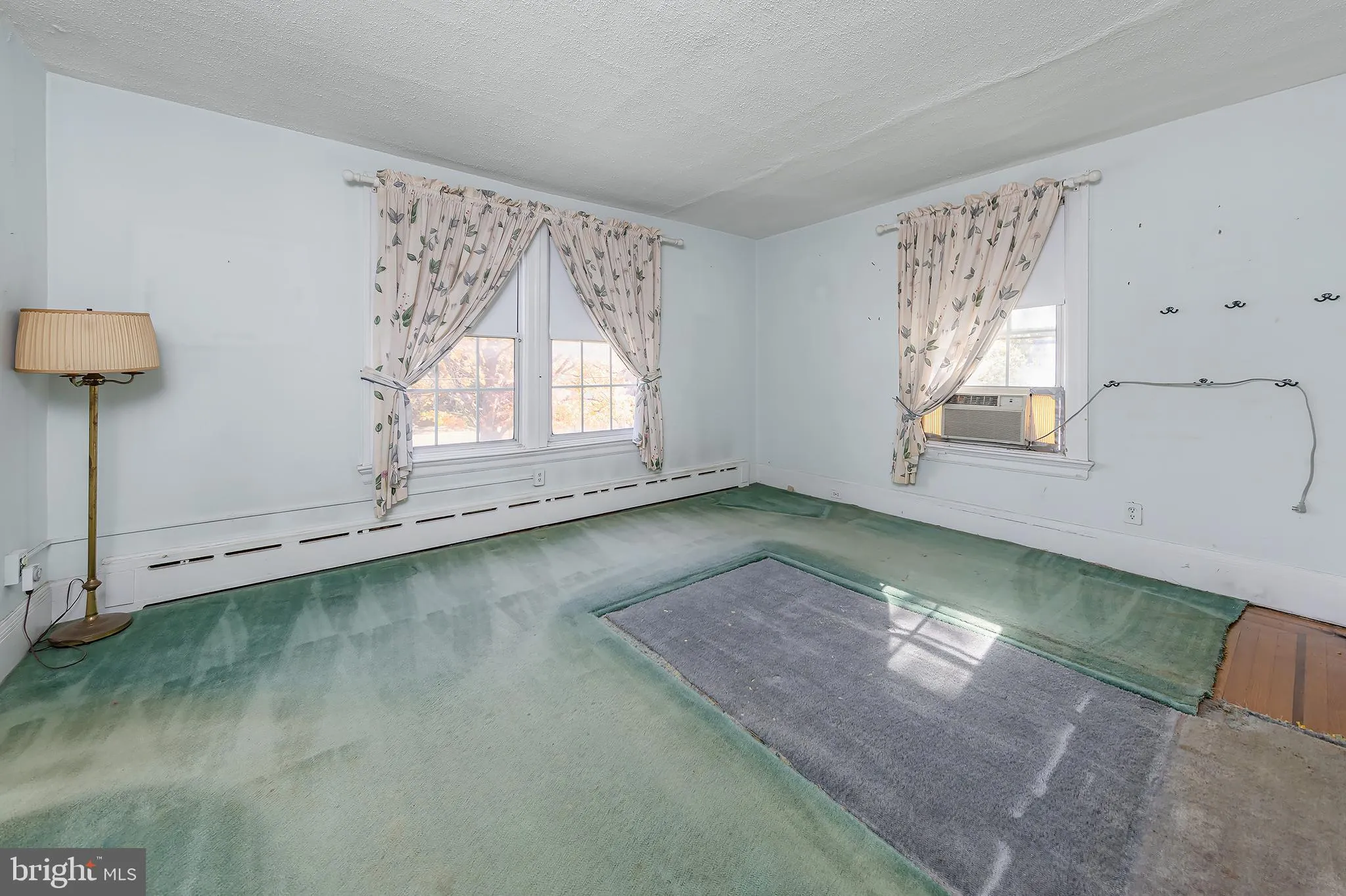 Woodbury, New Jersey 08096, United States, 5 Bedrooms Bedrooms, ,4 BathroomsBathrooms,Residential,Active,40605