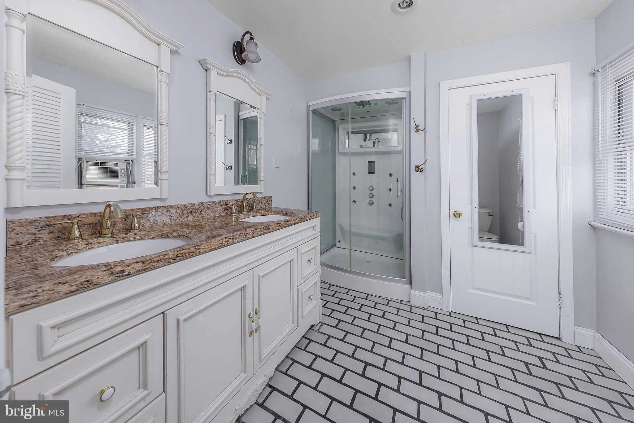 Woodbury, New Jersey 08096, United States, 5 Bedrooms Bedrooms, ,4 BathroomsBathrooms,Residential,Active,40605