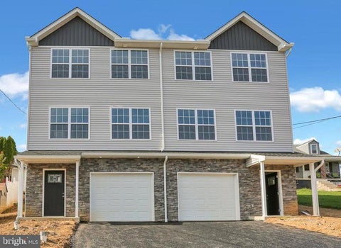 Townhouse For Sale - 48 Rosalies Way<br/> TEMPLE, PA 19560