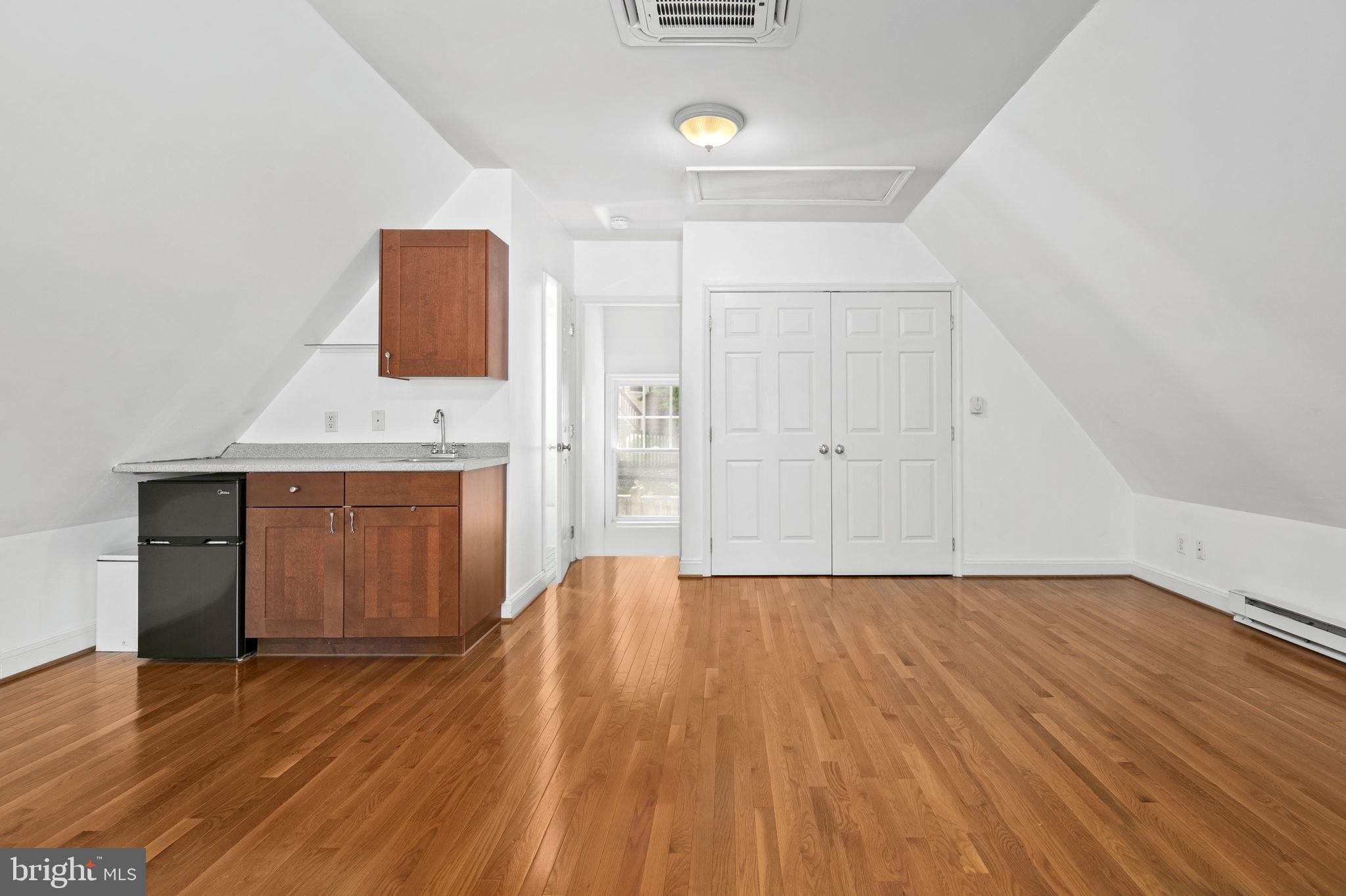 MAYWOOD - Residential