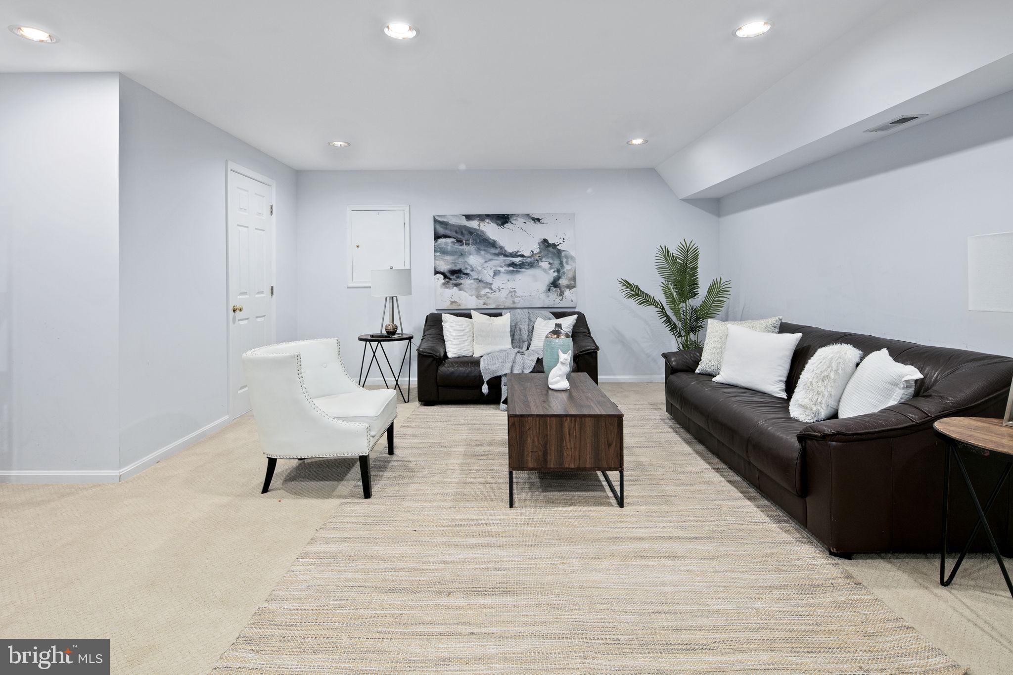 MAYWOOD - Residential