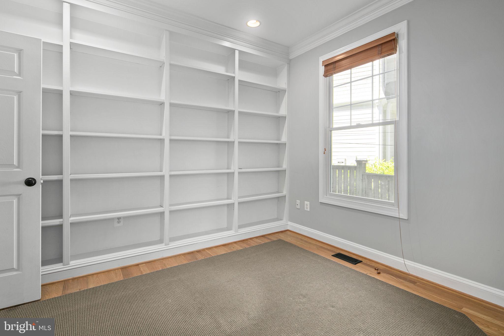 MAYWOOD - Residential