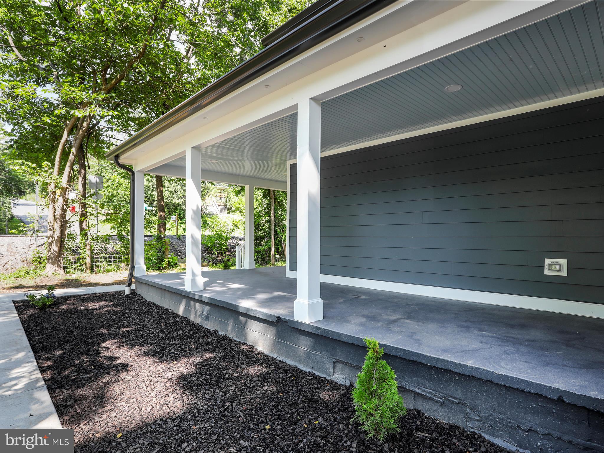 CHARLES TOWN - Residential