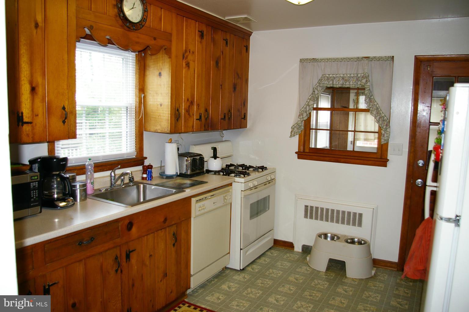 TUDOR HALL HOMES - Residential Lease