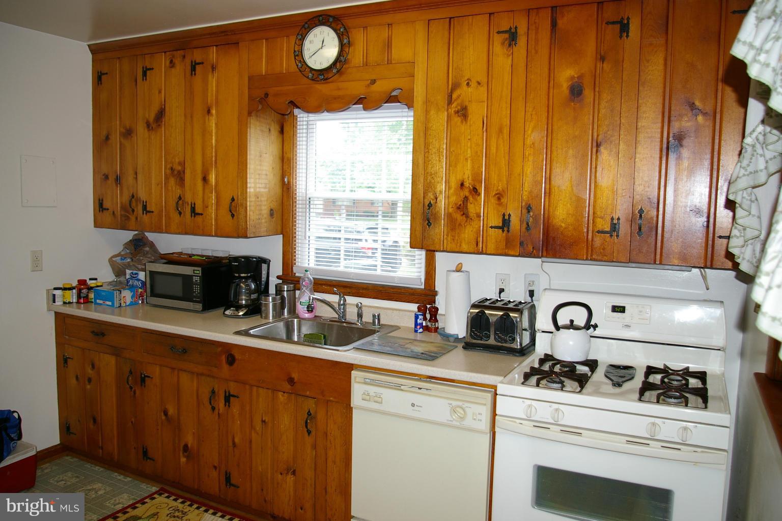 TUDOR HALL HOMES - Residential Lease